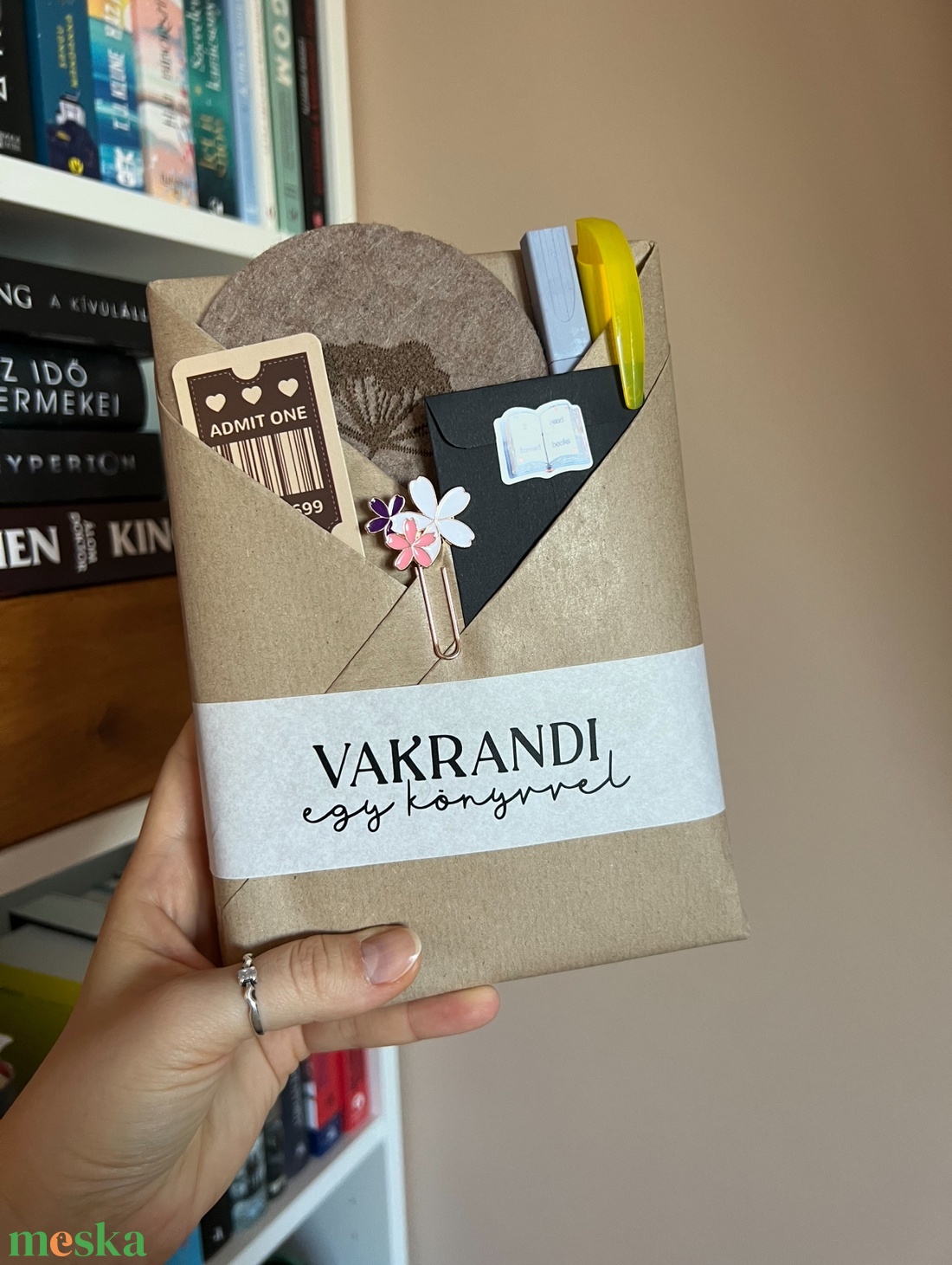Blind date with a book - Vakrandi egy könyvvel - - Meska.hu Blind date with a book - Vakrandi egy könyvvel - - Meska.hu