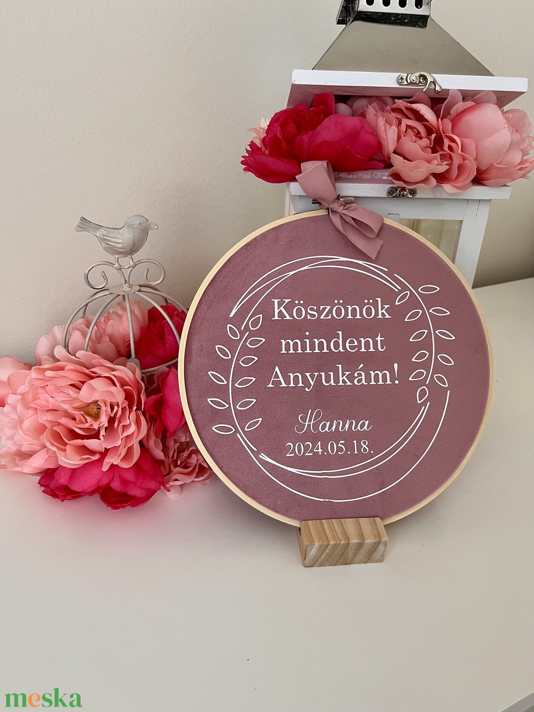Szülőköszöntő hímzőkeretben - Köszönök mindent anyukám! - esküvő - emlék & ajándék - köszönőajándék - Meska.hu Szülőköszöntő hímzőkeretben - Köszönök mindent anyukám! - esküvő - emlék & ajándék - köszönőajándék - Meska.hu