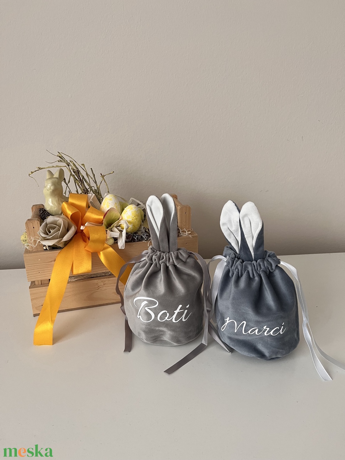 Bársony nyuszifüles zsák, tojásgyűjtő húsvéti szütyő, feliratos nyuszis húsvéti zsák gyerekeknek - otthon & életmód - papír, írószer - ajándékozás kellékei - ajándékzsák, csomagolás - Meska.hu