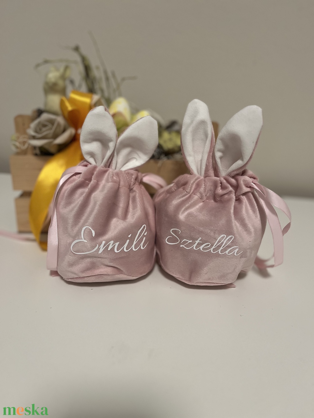 Bársony nyuszifüles zsák, tojásgyűjtő húsvéti szütyő, feliratos nyuszis húsvéti zsák gyerekeknek - otthon & életmód - papír, írószer - ajándékozás kellékei - ajándékzsák, csomagolás - Meska.hu