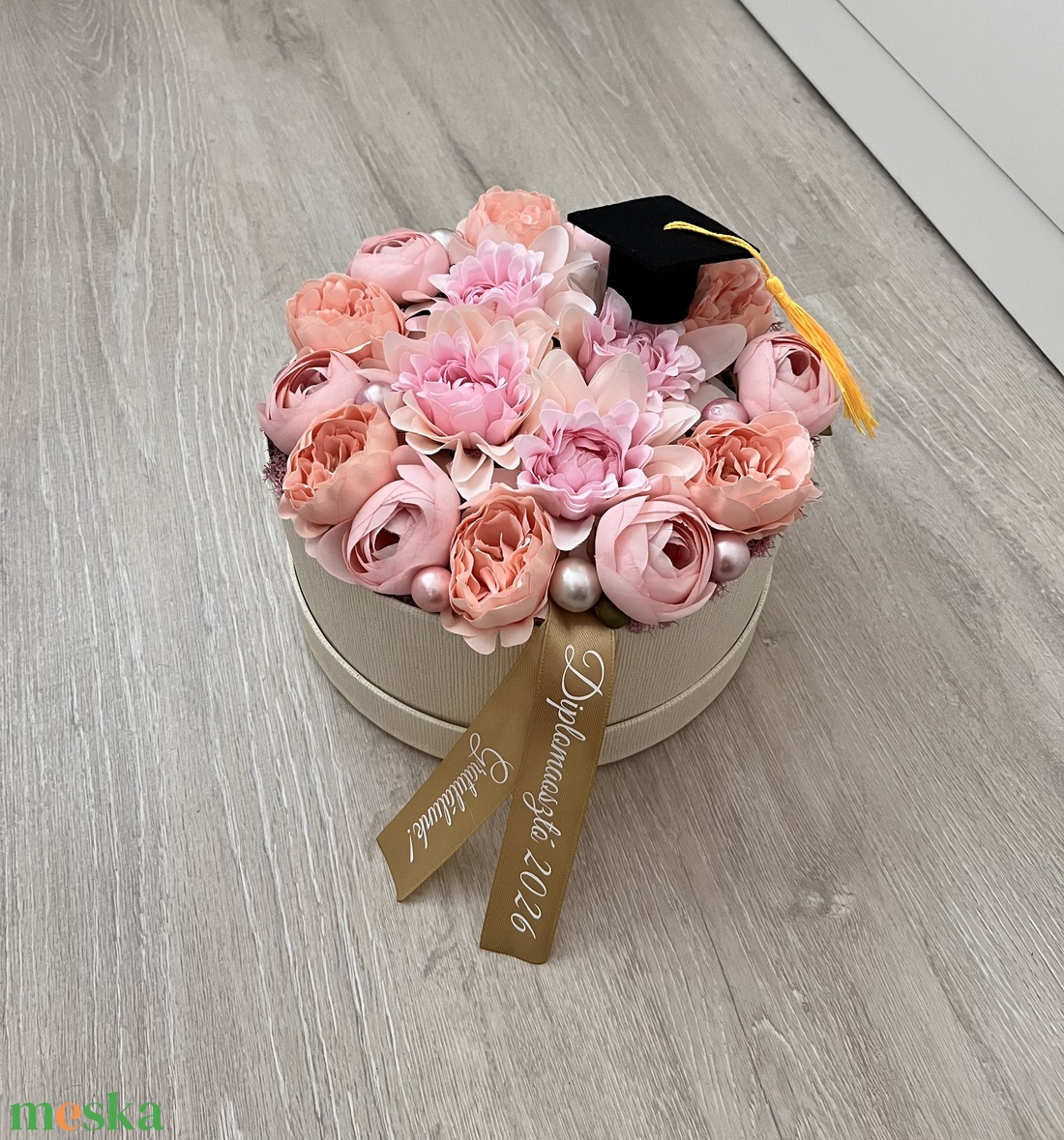 Diplomaosztó ÓRIÁS kör alakú virágbox - otthon & életmód - virágdekoráció - virágok - virágbox - Meska.hu