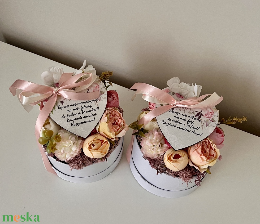 Szülőköszöntő, nagymama köszöntő közepes KÖR virágbox - virágoskert - sok féle köszöntő táblával - esküvő - emlék & ajándék - szülőköszöntő ajándék - Meska.hu