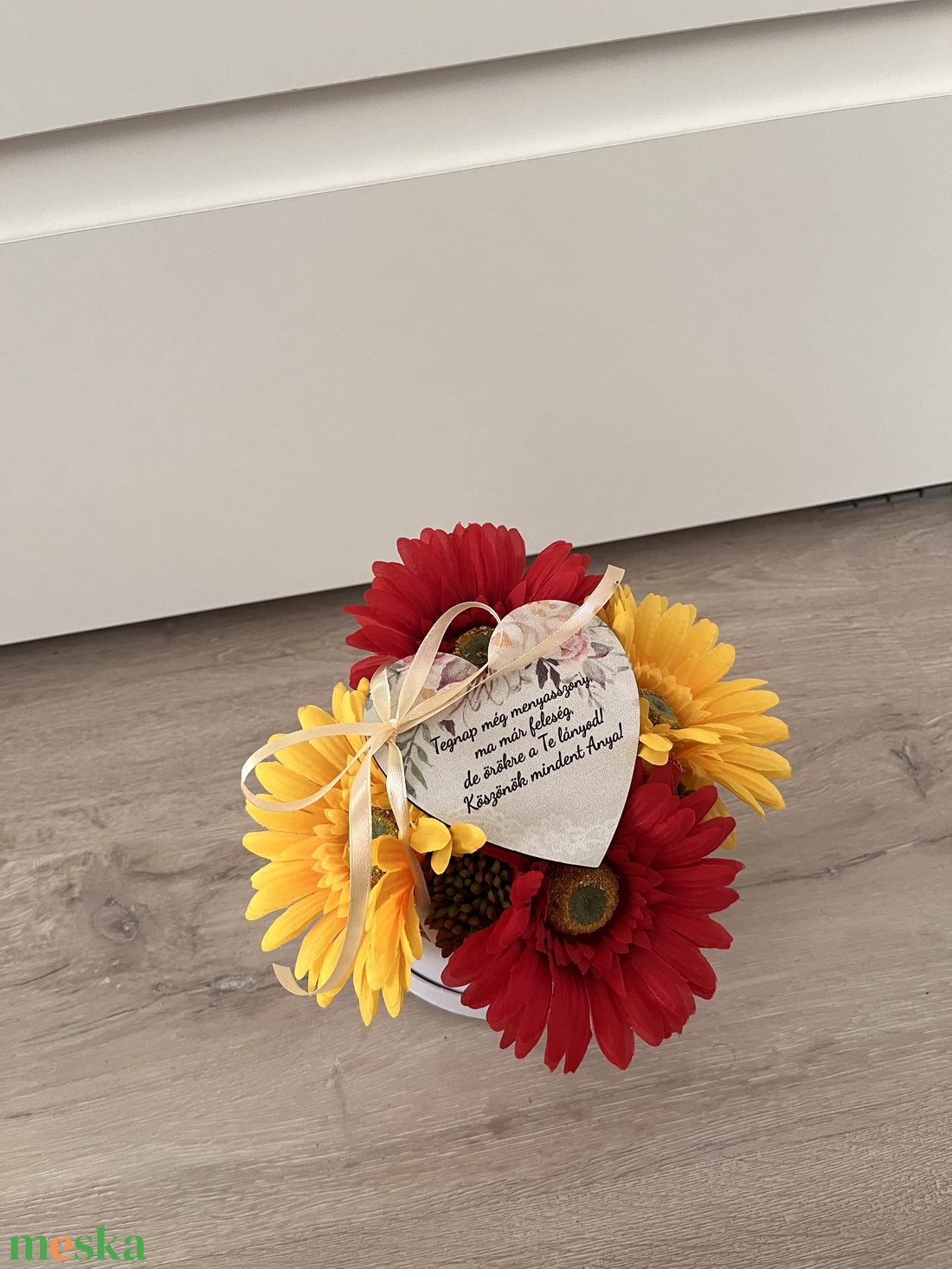 Szülőköszöntő, nagymama köszöntő közepes KÖR box - Gerbera virágokkal - esküvő - emlék & ajándék - szülőköszöntő ajándék - Meska.hu