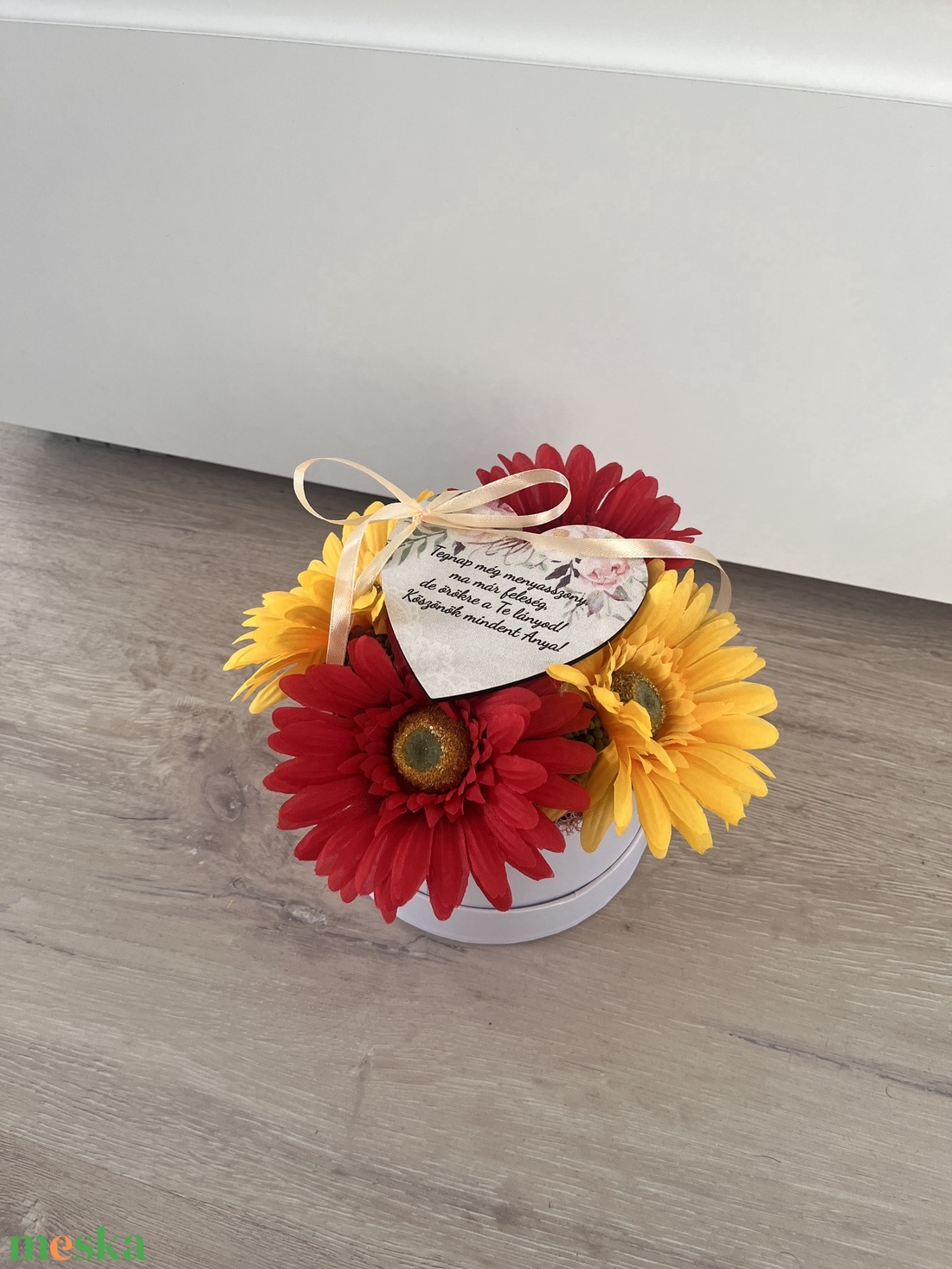 Szülőköszöntő, nagymama köszöntő közepes KÖR box - Gerbera virágokkal - esküvő - emlék & ajándék - szülőköszöntő ajándék - Meska.hu
