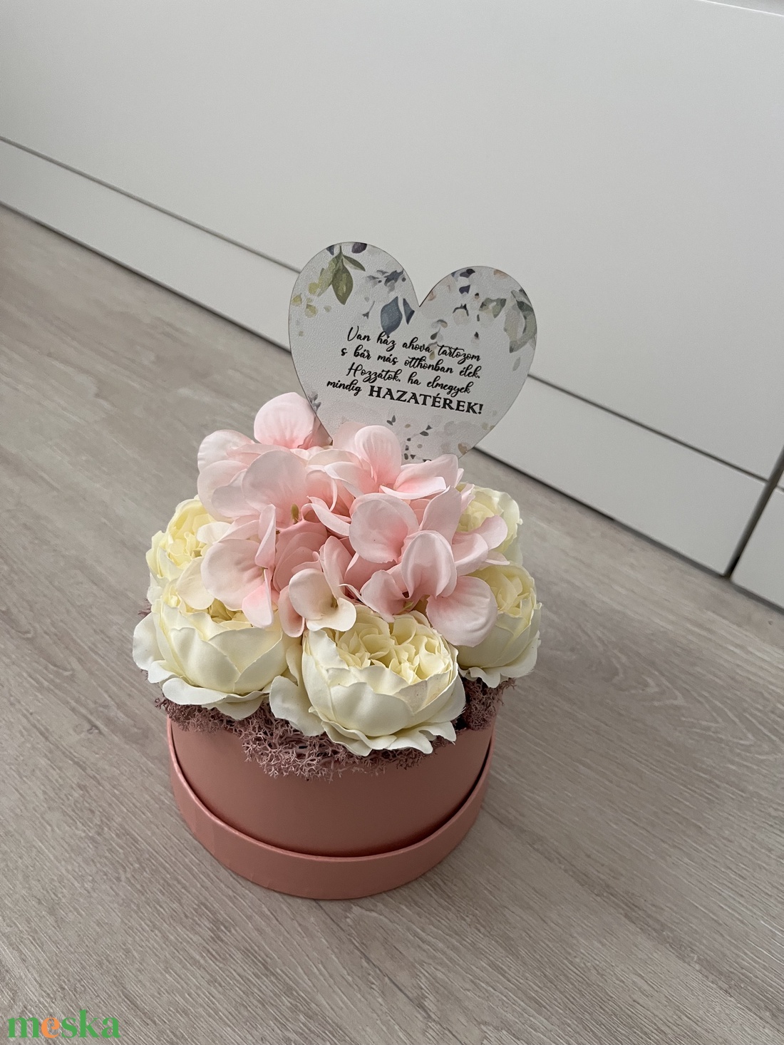 Szülőköszöntő, nagymama köszöntő közepes KÖR virágbox köszöntő táblával - anyák napjára szeretettel - esküvő - emlék & ajándék - szülőköszöntő ajándék - Meska.hu
