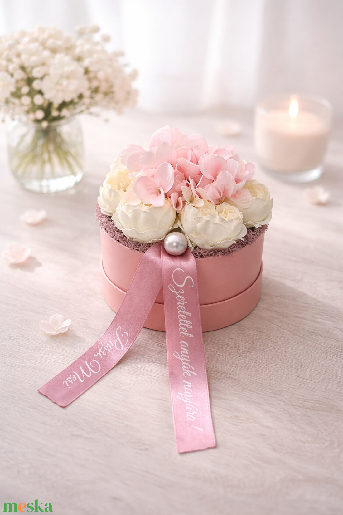 Anyák napi virágbox köszönő szalaggal - hortenzia és rózsa - esküvő - emlék & ajándék - szülőköszöntő ajándék - Meska.hu