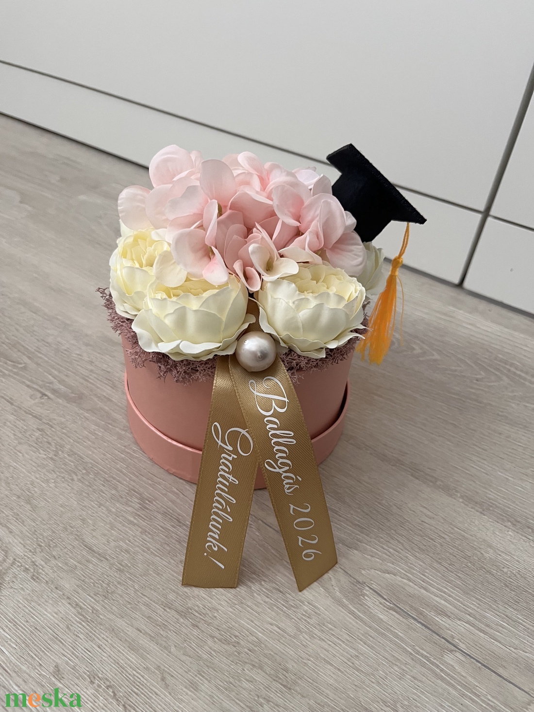 Virágbox ballagásra, diplomaosztóra - otthon & életmód - virágdekoráció - virágok - virágbox - Meska.hu