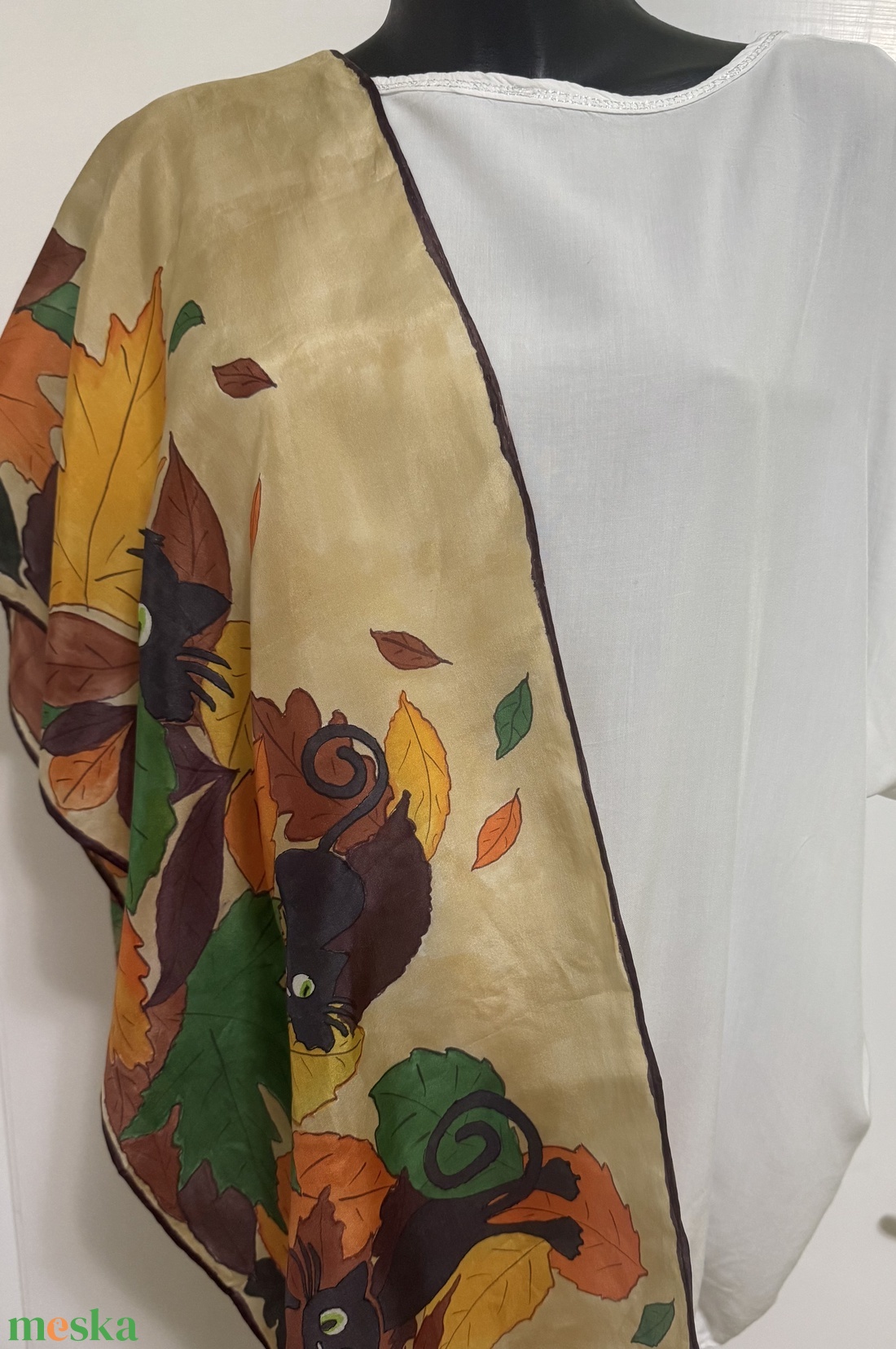 Selyembe bújt ősz  falevelek és fekete cicák tánca- selyemsál - ruha & divat - sál, sapka, kendő - sál - Meska.hu