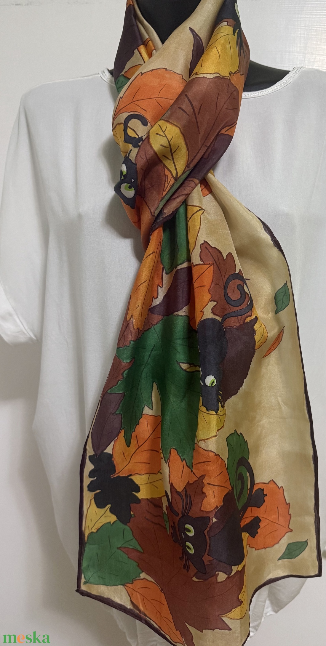 Selyembe bújt ősz  falevelek és fekete cicák tánca- selyemsál - ruha & divat - sál, sapka, kendő - sál - Meska.hu