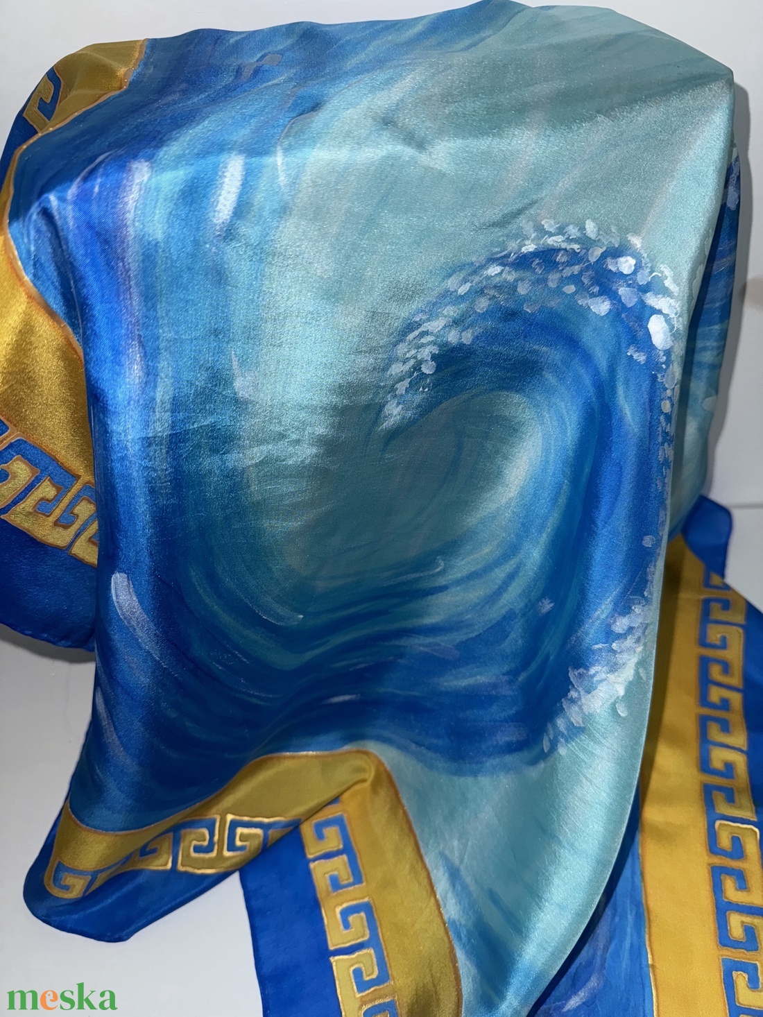 Kék-türkiz selyemkendő arany részletekkel � visszafogott luxus a mindennapokra - ruha & divat - sál, sapka, kendő - kendő - Meska.hu