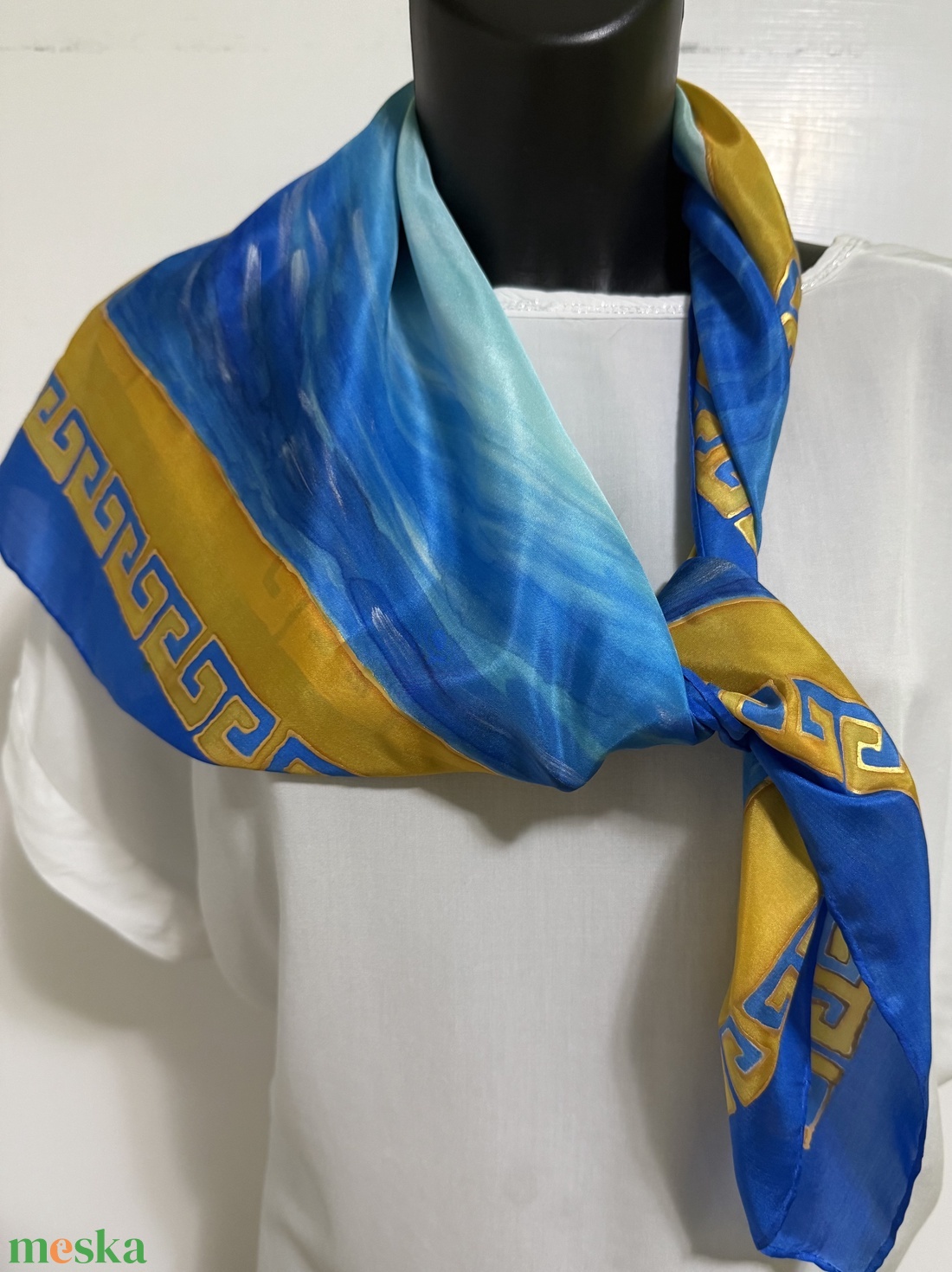Kék-türkiz selyemkendő arany részletekkel � visszafogott luxus a mindennapokra - ruha & divat - sál, sapka, kendő - kendő - Meska.hu