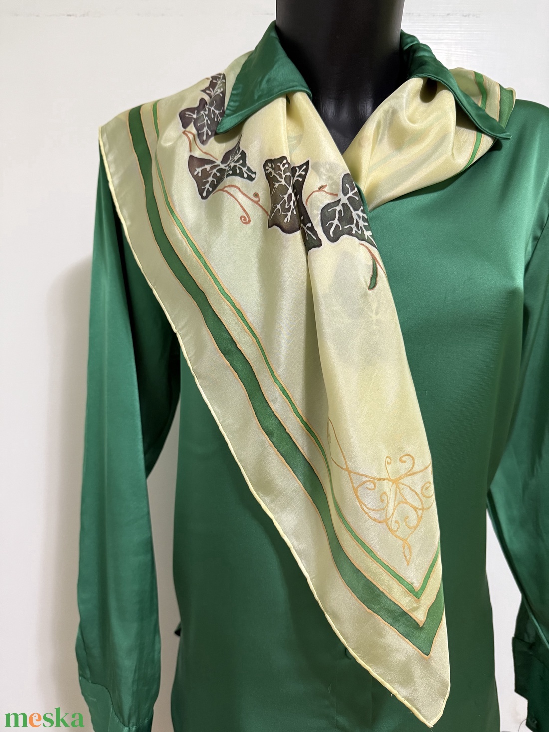 Kézzel festett 100% hernyóselyem kendő � Hóvirág és Borostyán (egyedi darab) - ruha & divat - sál, sapka, kendő - kendő - Meska.hu