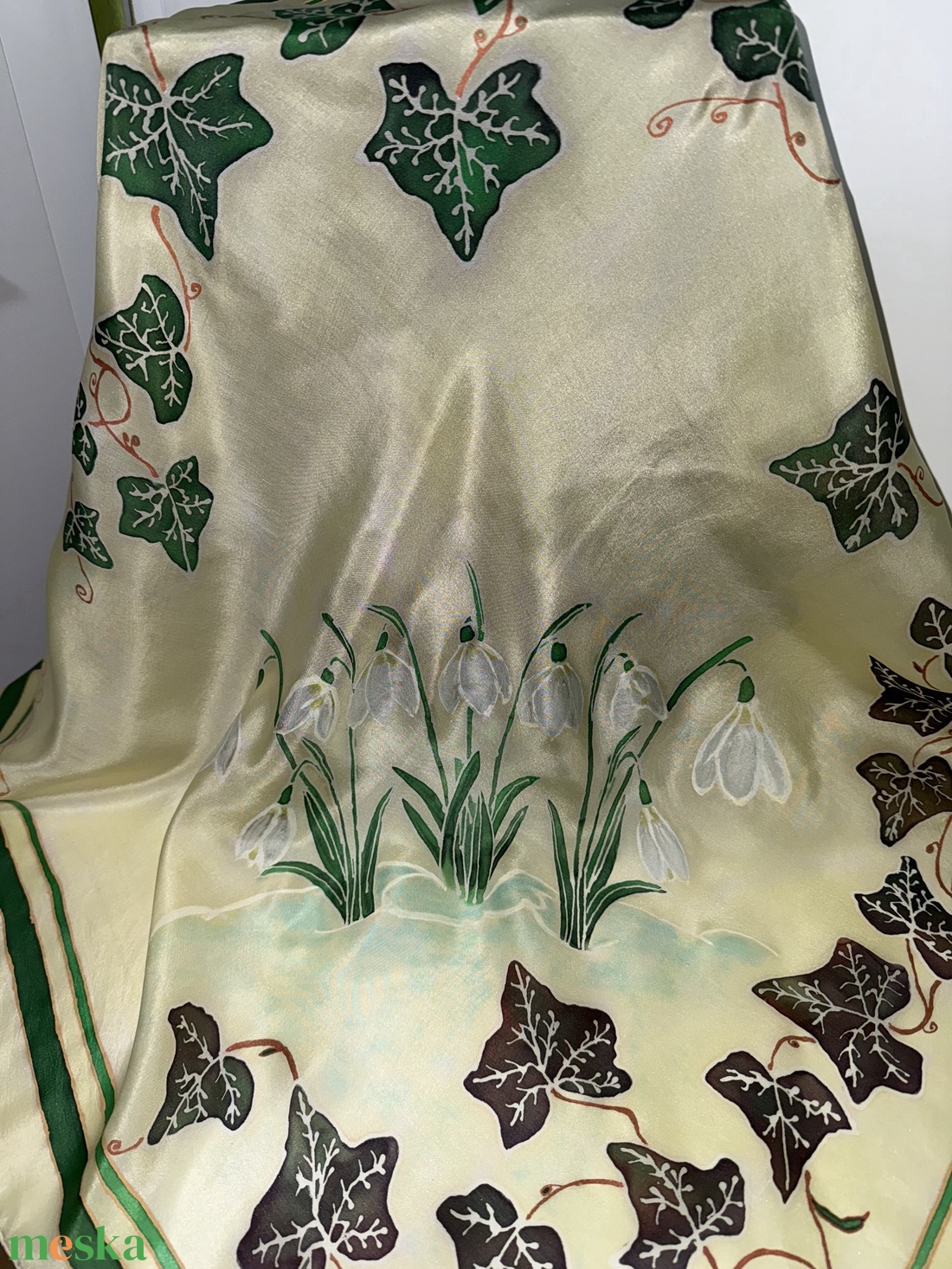 Kézzel festett 100% hernyóselyem kendő � Hóvirág és Borostyán (egyedi darab) - ruha & divat - sál, sapka, kendő - kendő - Meska.hu