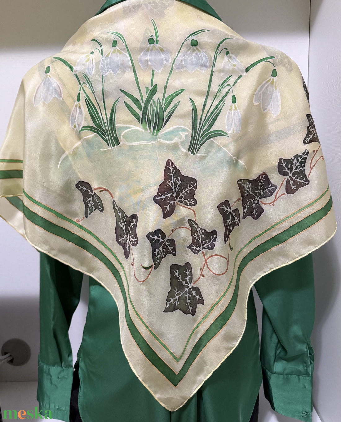 Kézzel festett 100% hernyóselyem kendő � Hóvirág és Borostyán (egyedi darab) - ruha & divat - sál, sapka, kendő - kendő - Meska.hu