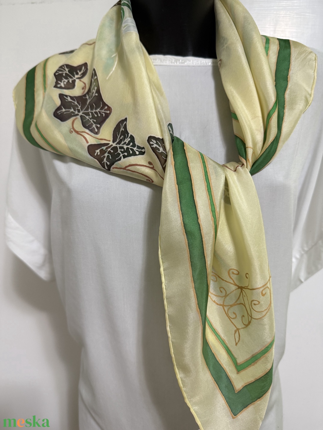 Kézzel festett 100% hernyóselyem kendő � Hóvirág és Borostyán (egyedi darab) - ruha & divat - sál, sapka, kendő - kendő - Meska.hu