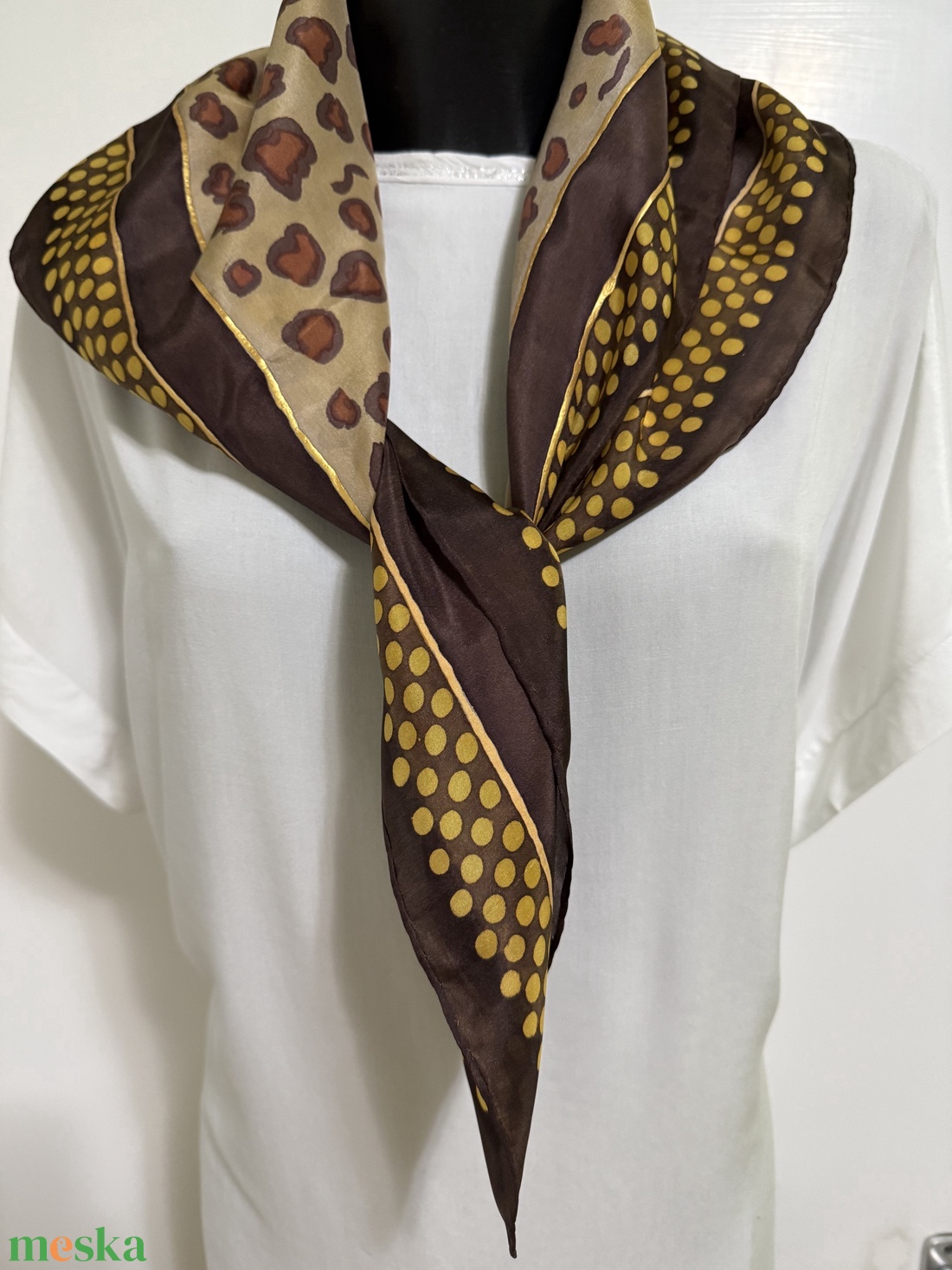 Kézzel festett 100% hernyóselyem kendő � Arany Párduc (74�74 cm, egyedi darab) - ruha & divat - sál, sapka, kendő - kendő - Meska.hu