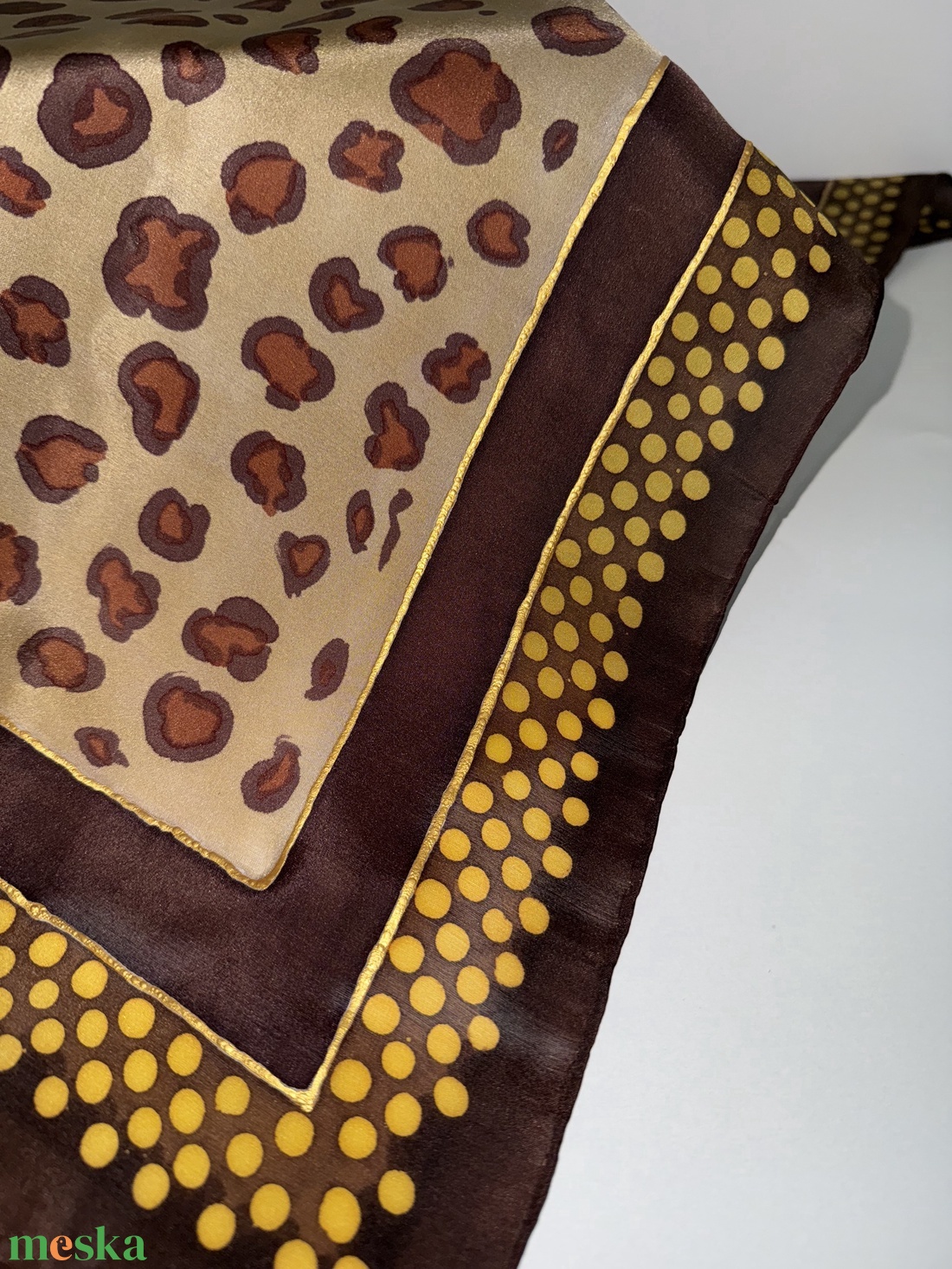 Kézzel festett 100% hernyóselyem kendő � Arany Párduc (74�74 cm, egyedi darab) - ruha & divat - sál, sapka, kendő - kendő - Meska.hu