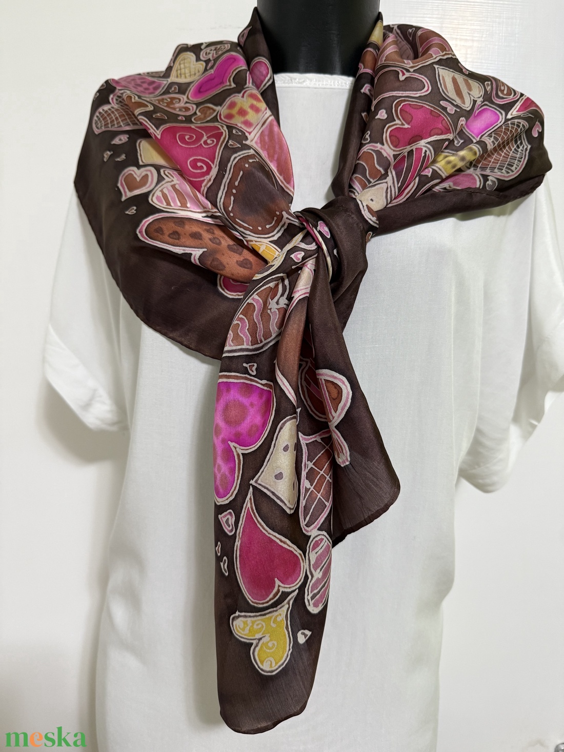Kézzel festett 100% hernyóselyem sál � Édes Szívek (35�130 cm, egyedi darab) - ruha & divat - sál, sapka, kendő - sál - Meska.hu