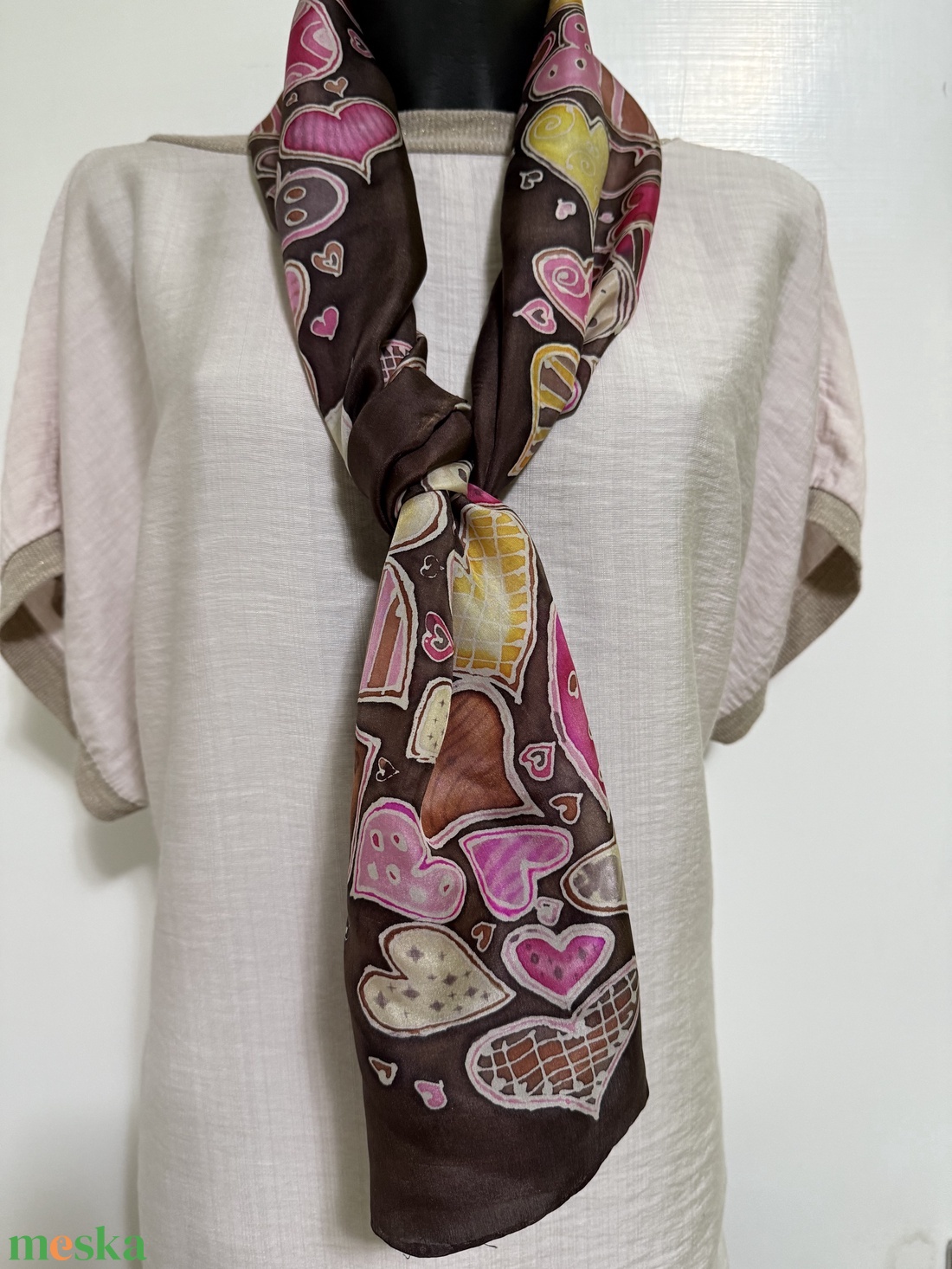 Kézzel festett 100% hernyóselyem sál � Édes Szívek (35�130 cm, egyedi darab) - ruha & divat - sál, sapka, kendő - sál - Meska.hu