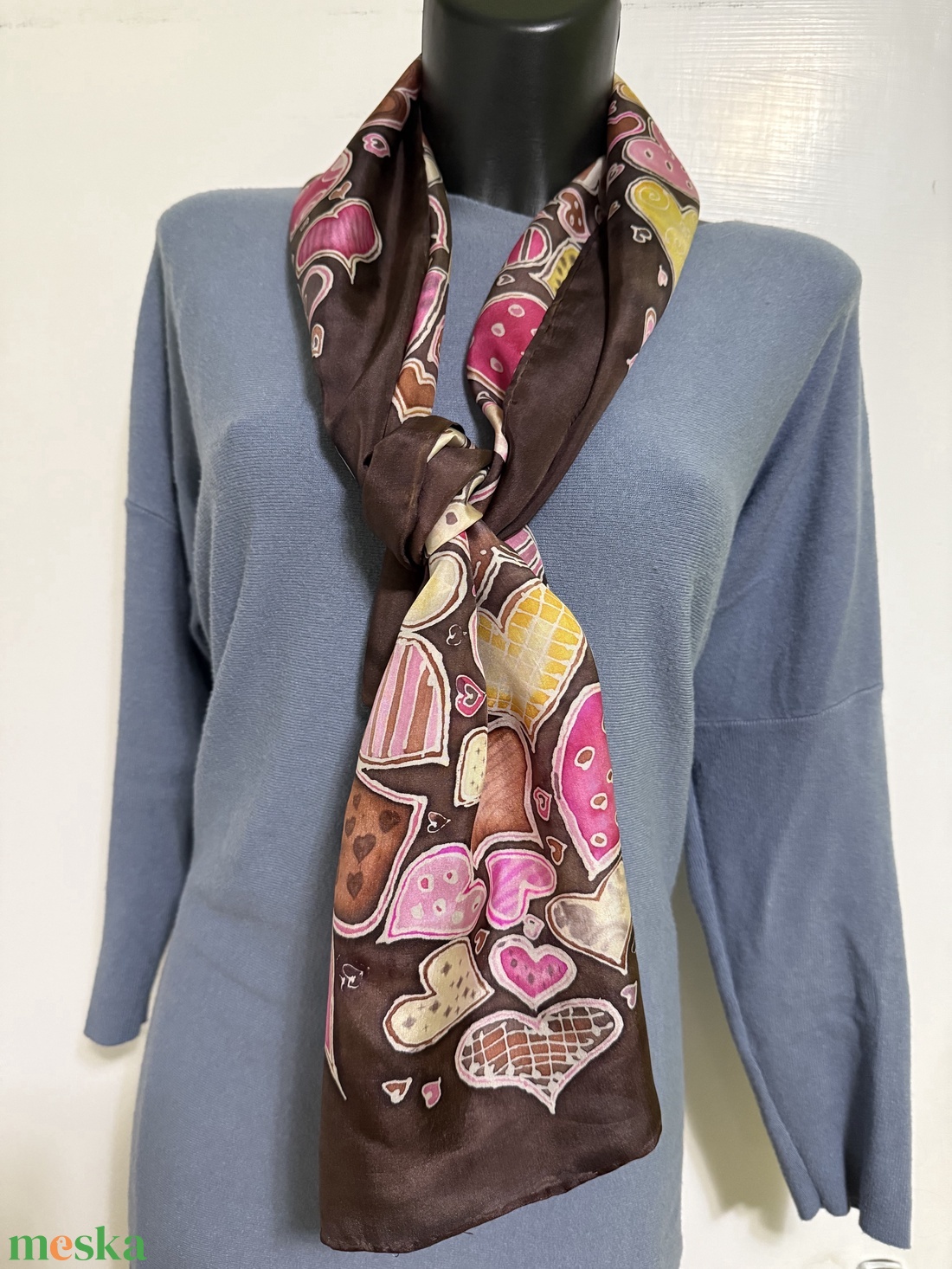 Kézzel festett 100% hernyóselyem sál � Édes Szívek (35�130 cm, egyedi darab) - ruha & divat - sál, sapka, kendő - sál - Meska.hu