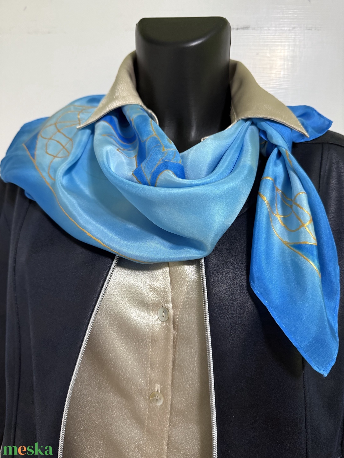 Kézzel festett selyemkendő kék arany mandala mintával � időtálló női elegancia - ruha & divat - sál, sapka, kendő - kendő - Meska.hu