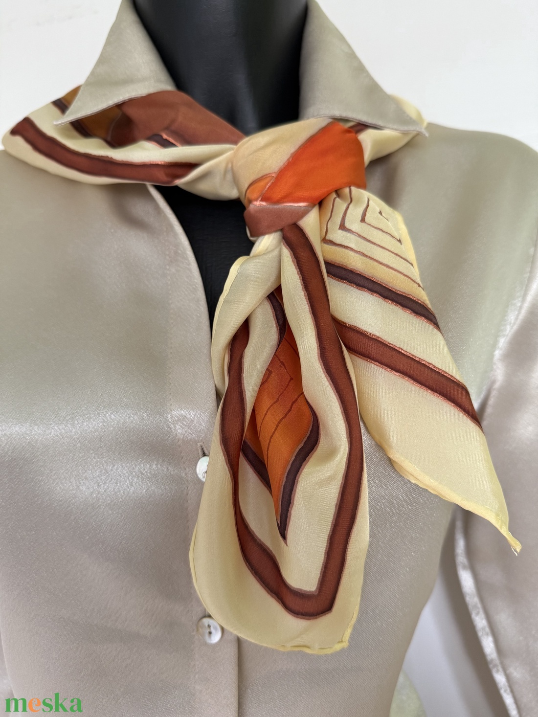 Kézzel festett hernyóselyem kendő � elegáns meleg tónusok � 74x74 cm - ruha & divat - sál, sapka, kendő - kendő - Meska.hu