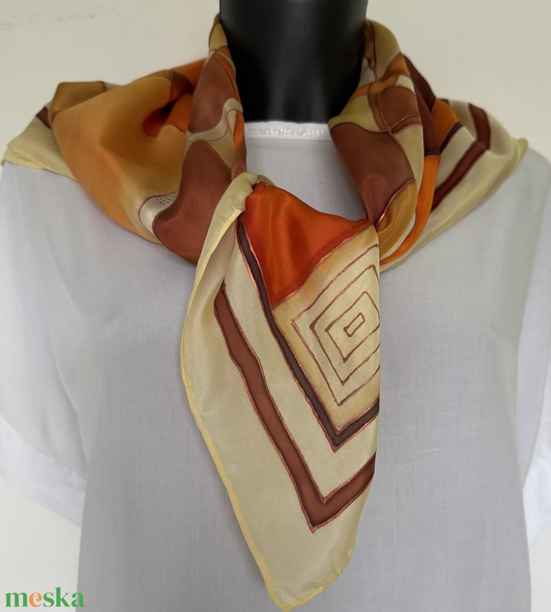 Kézzel festett hernyóselyem kendő � elegáns meleg tónusok � 74x74 cm - ruha & divat - sál, sapka, kendő - kendő - Meska.hu