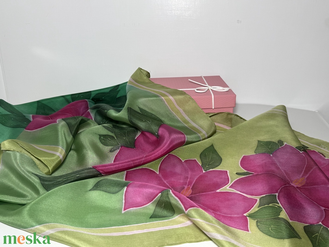 Anyák napi ajándék � kézzel festett selyemsál tavaszi virágokkal - ruha & divat - sál, sapka, kendő - sál - Meska.hu