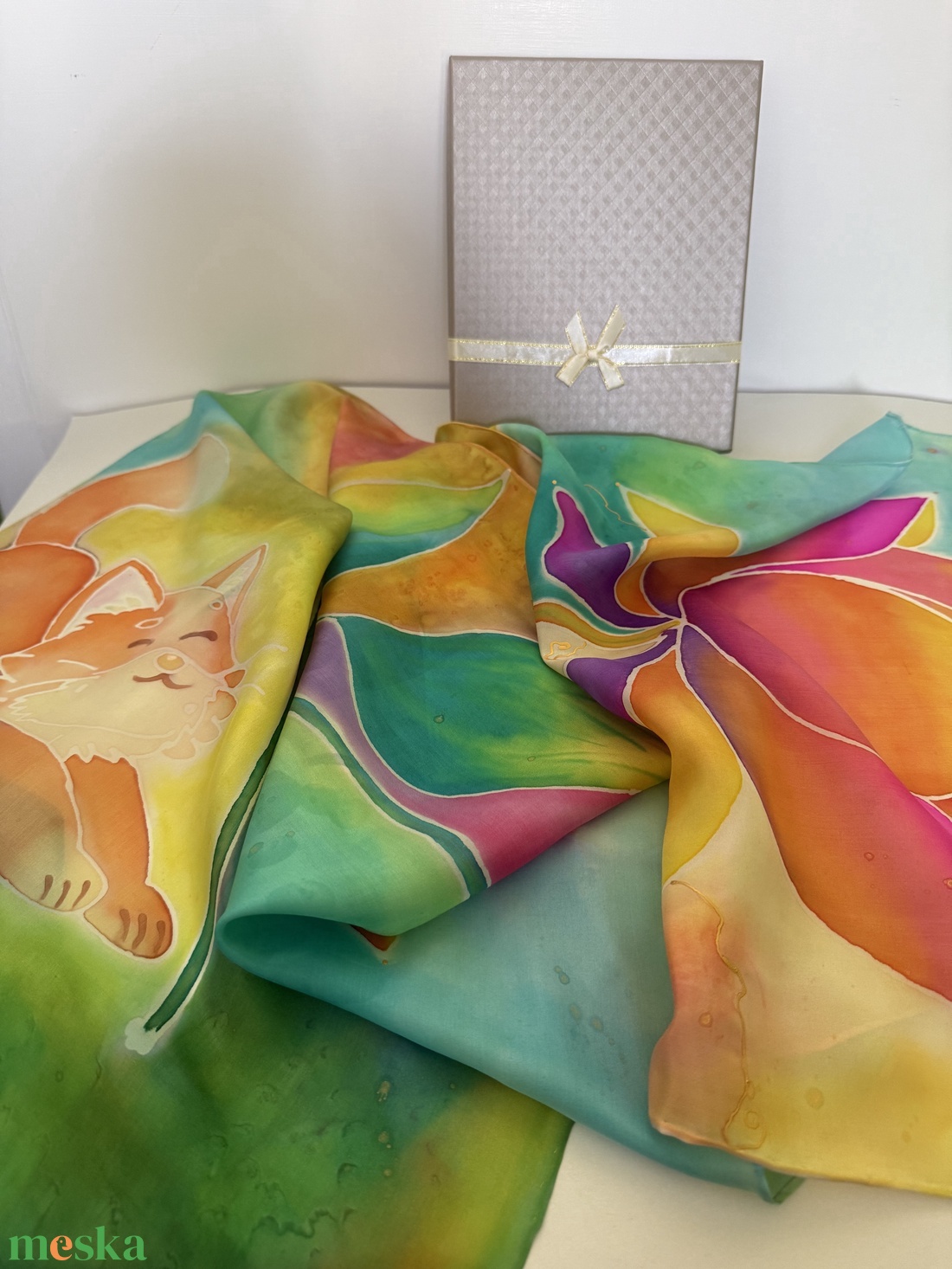 Mesés, kézzel festett selyemsál cicával � szivárvány színekben - ruha & divat - sál, sapka, kendő - stóla - Meska.hu