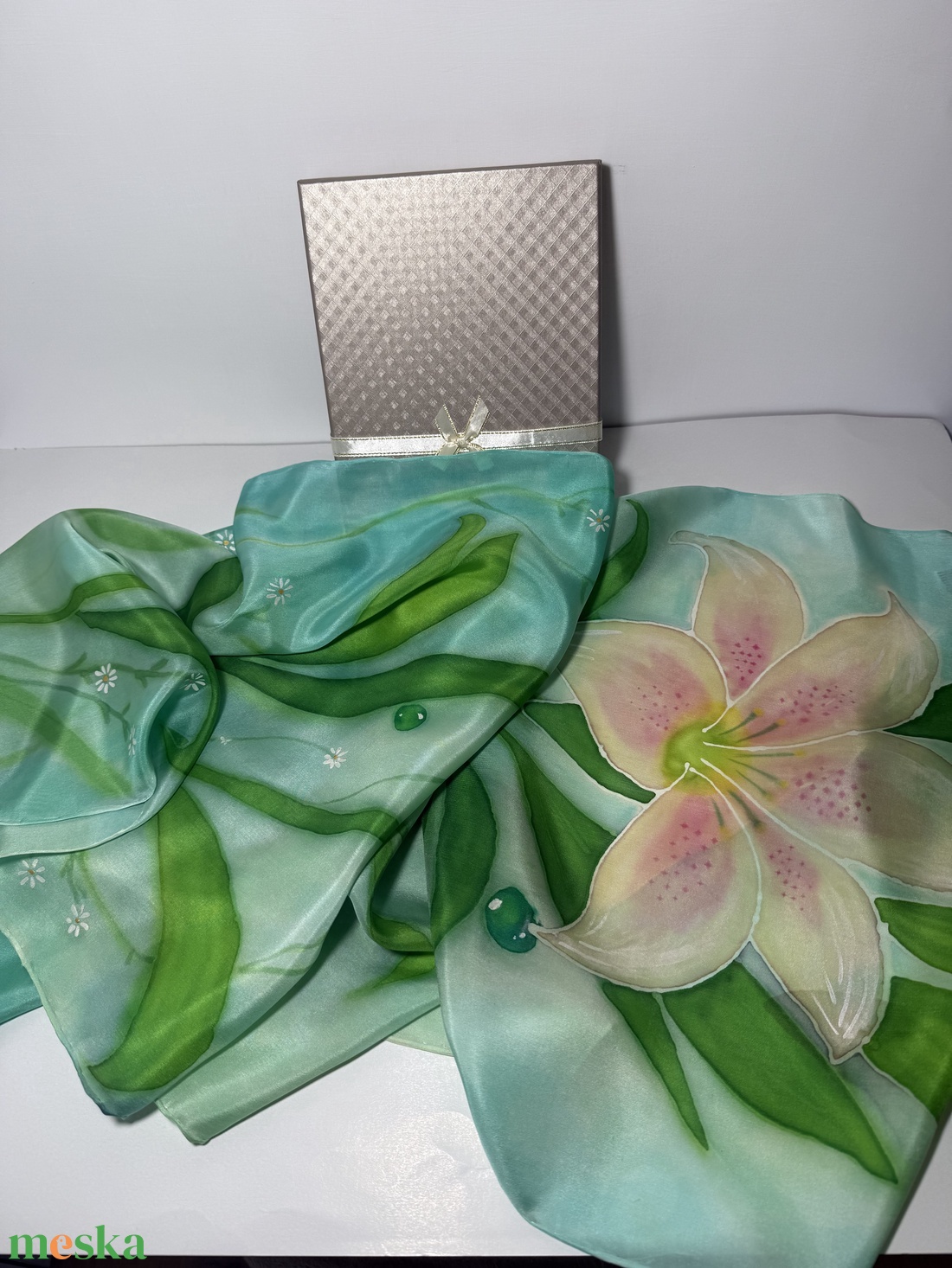 Harmatvirág kézzel festett selyemsál � zöld-türkiz elegancia - ruha & divat - sál, sapka, kendő - sál - Meska.hu