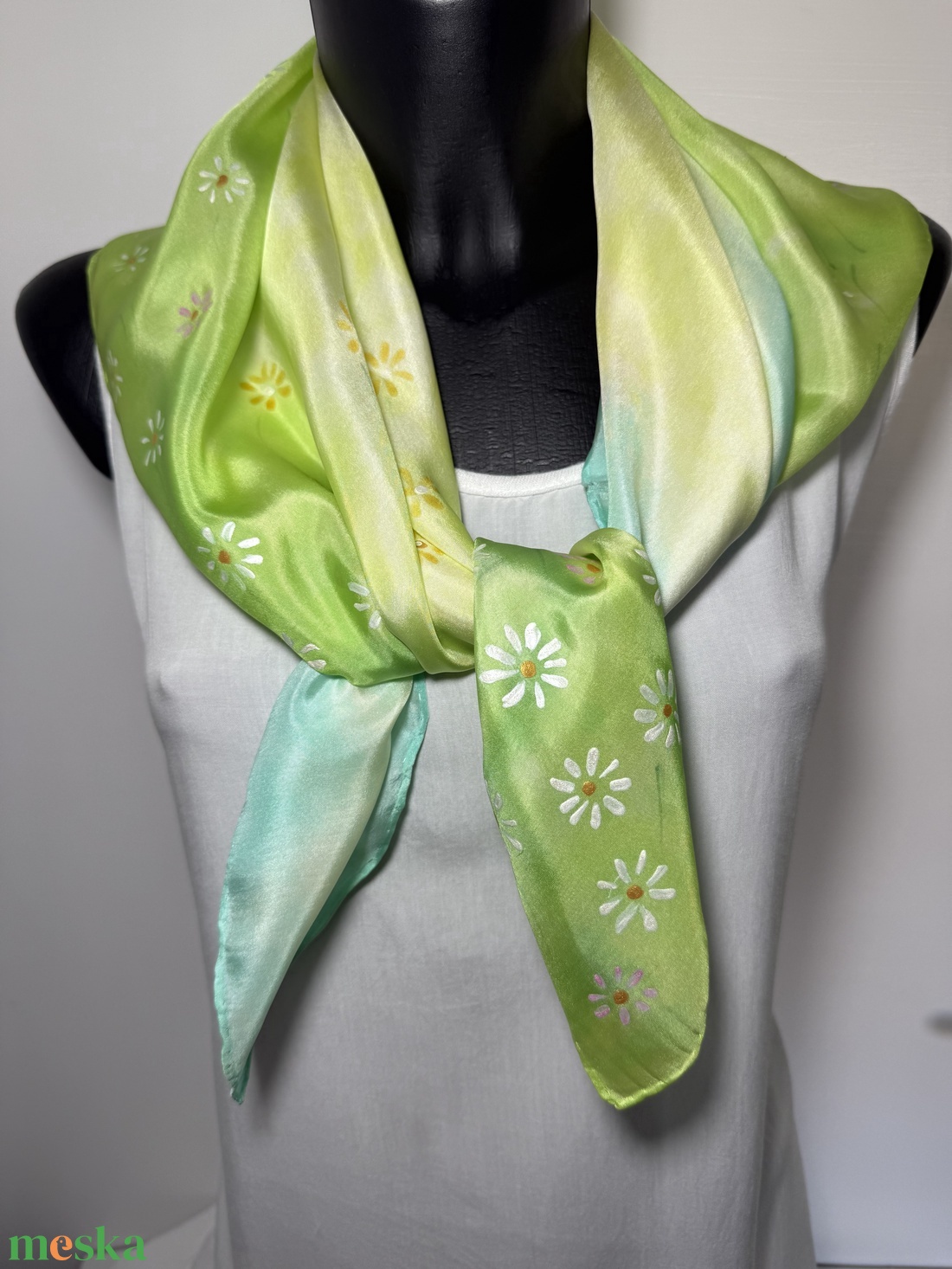 Kézzel festett selyemkendő � virágos, zöld-pasztell árnyalatokkal, 74x74 cm - ruha & divat - sál, sapka, kendő - kendő - Meska.hu