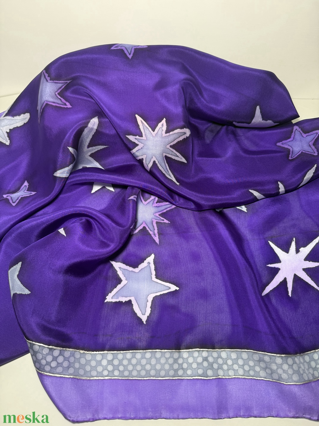 Csillagfény-lila álom � kézzel festett, 90�90 cm-es, 100% valódi hernyóselyem kendő - ruha & divat - sál, sapka, kendő - kendő - Meska.hu
