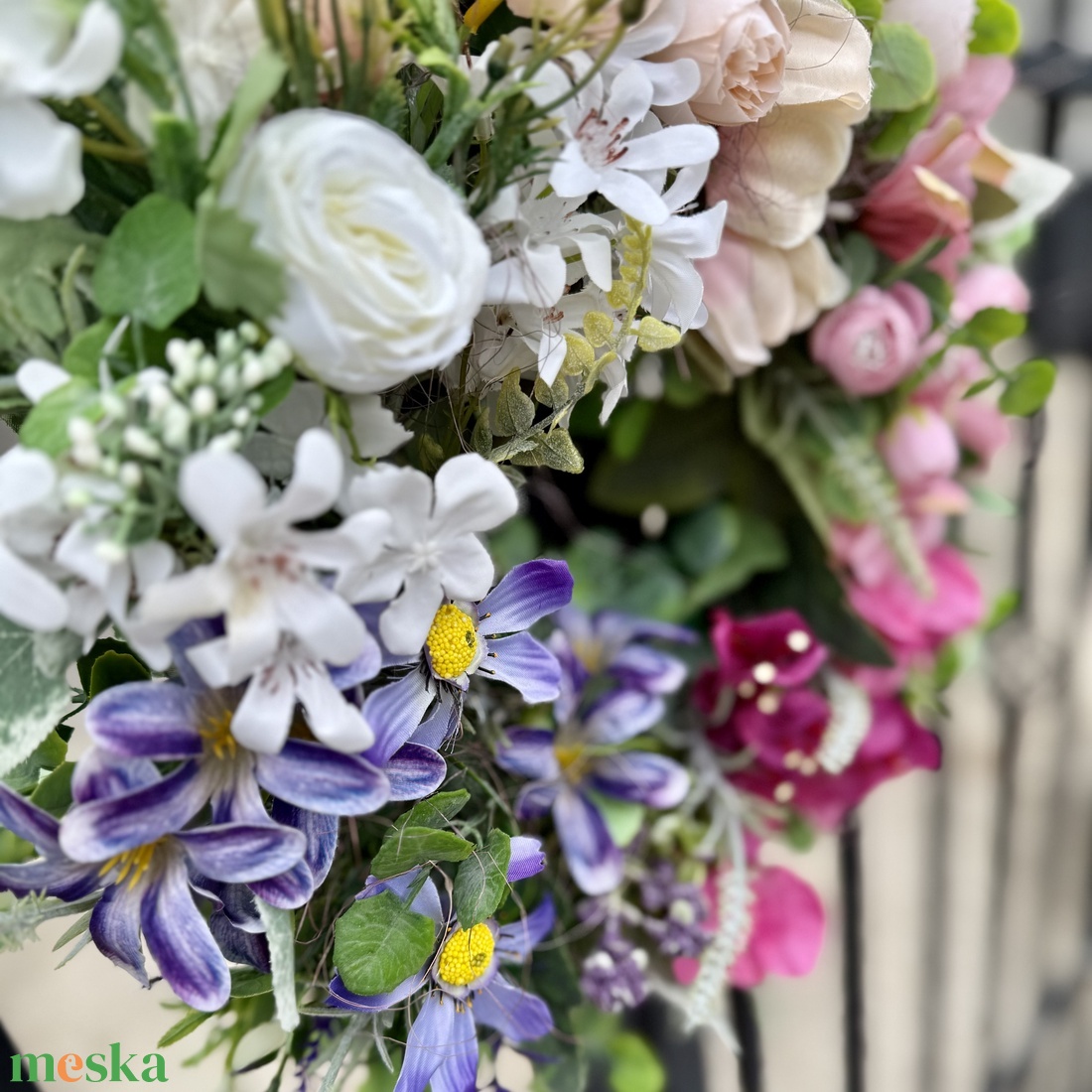 Színátmenetes tavaszi selyemvirágos ajtódísz kopogtató - otthon & életmód - dekoráció - ajtó- és ablak dekoráció - ajtódísz & kopogtató - Meska.hu