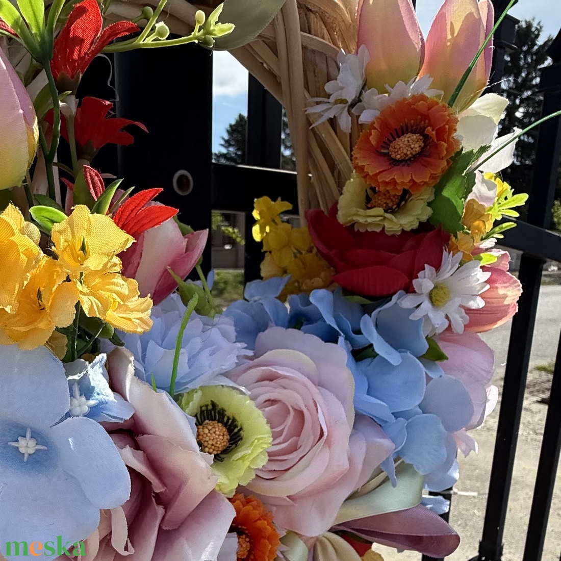 Tavaszi selyemvirágos kopogtató ajtódísz - otthon & életmód - dekoráció - ajtó- és ablak dekoráció - ajtódísz & kopogtató - Meska.hu