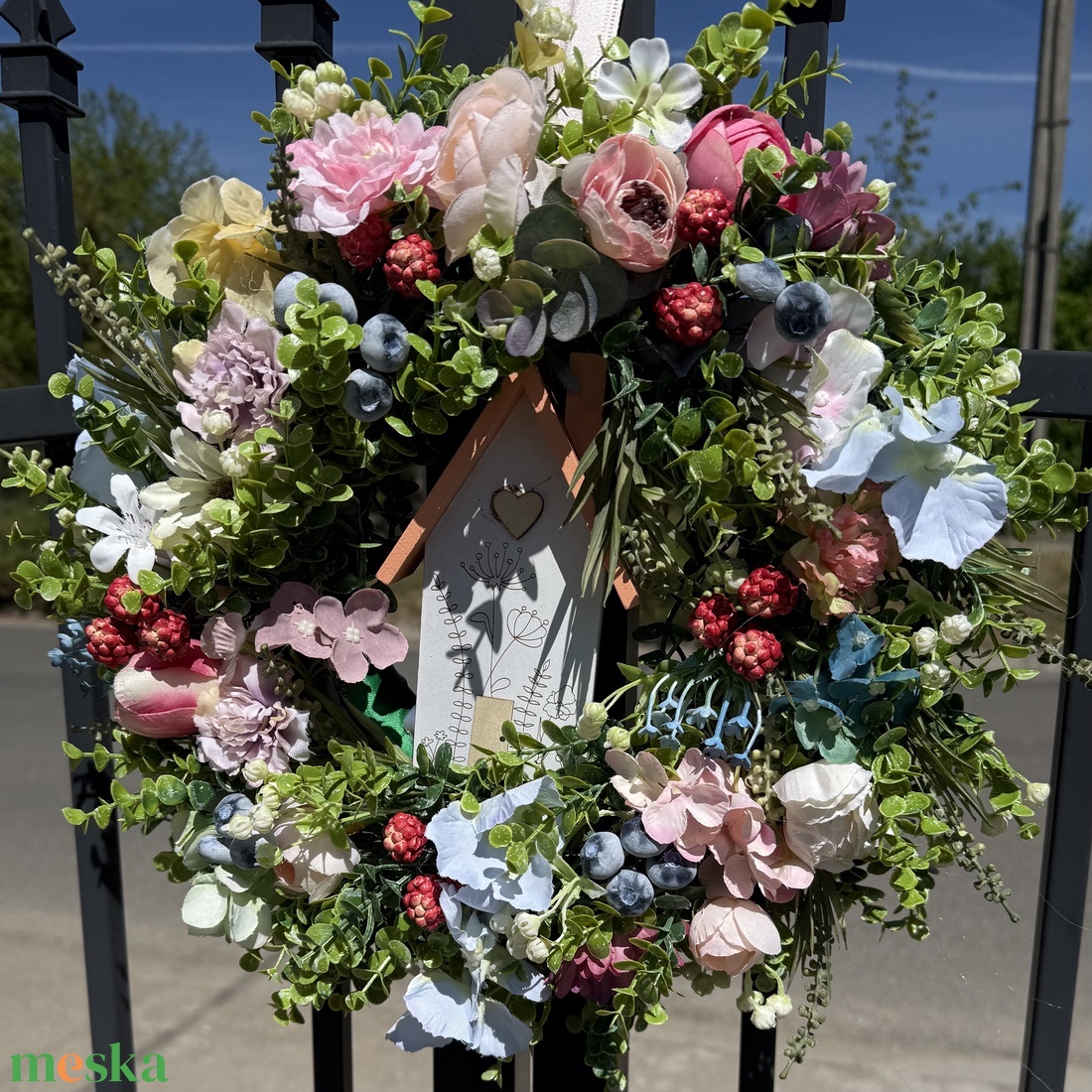 Házikós selyemvirágos ajtódísz kopogtató - otthon & életmód - dekoráció - ajtó- és ablak dekoráció - ajtódísz & kopogtató - Meska.hu