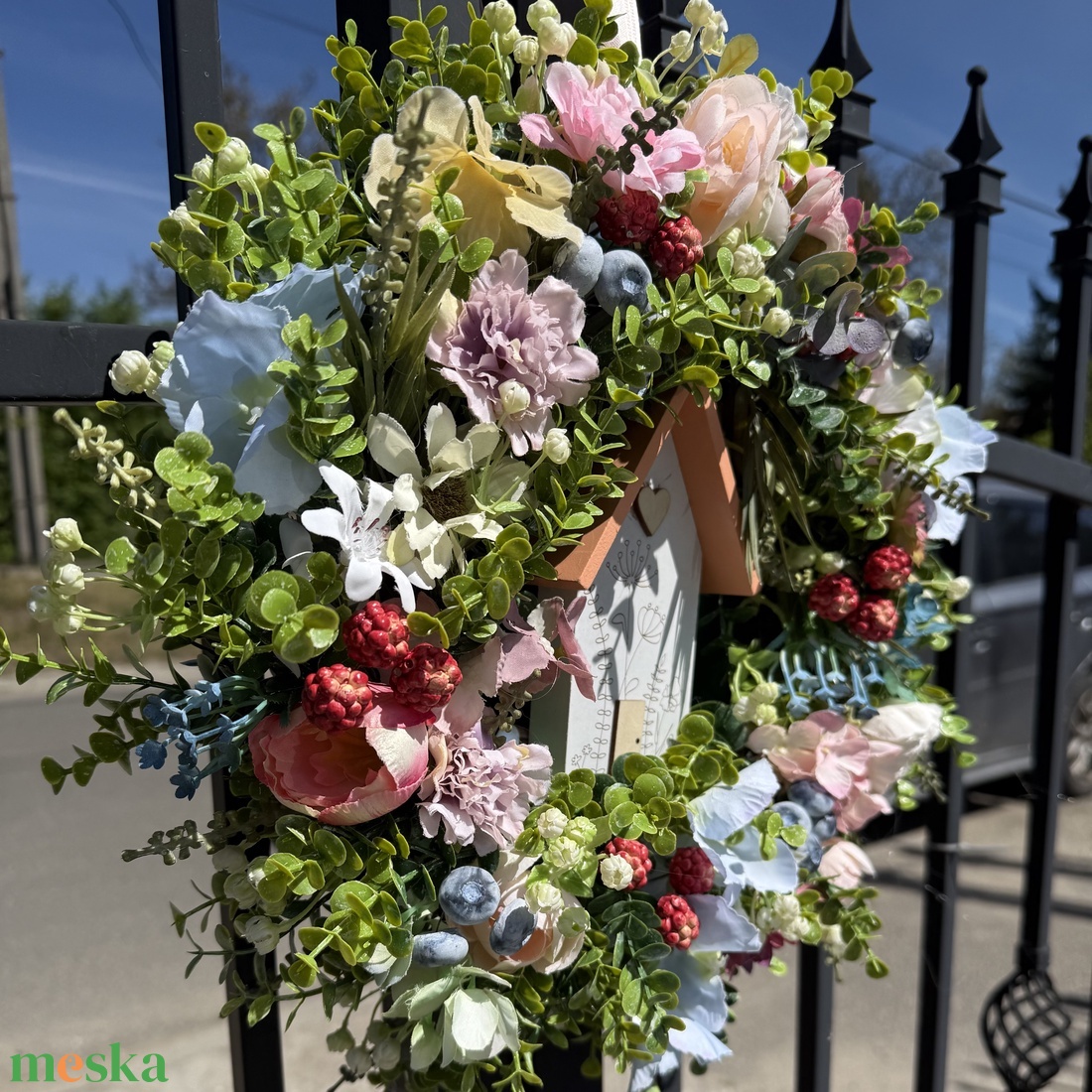 Házikós selyemvirágos ajtódísz kopogtató - otthon & életmód - dekoráció - ajtó- és ablak dekoráció - ajtódísz & kopogtató - Meska.hu