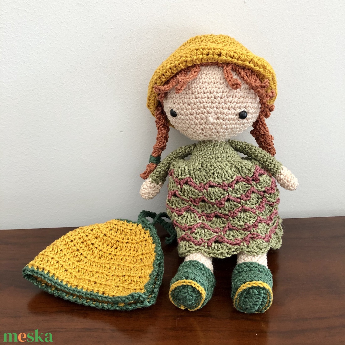 Horgolt Panka baba köpenyben, kalapban - amigurumi - játék & sport - baba & babaház - öltöztethető baba - Meska.hu