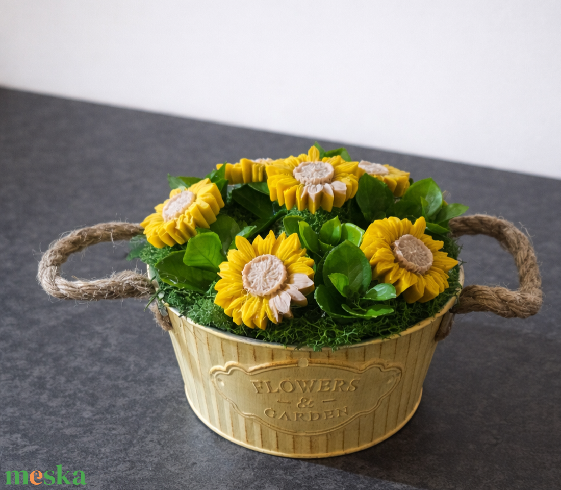 Napraforgós illatviasz kompozíció vintage kaspóban - otthon & életmód - gyertya, illat, aroma - gyertya - Meska.hu