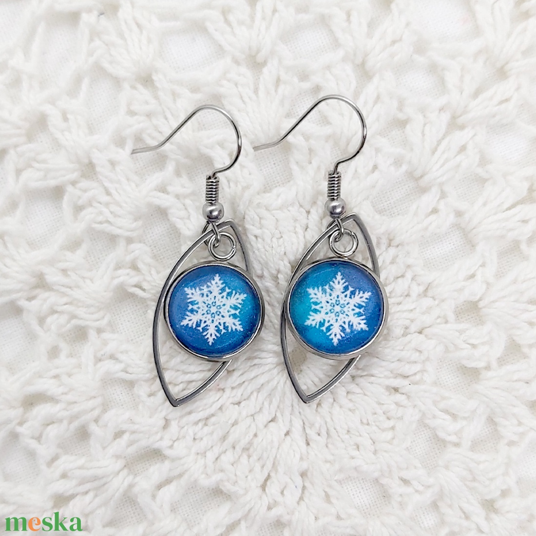 Hópehely üveglencsés fülbevaló III. - ékszer - fülbevaló - lógó fülbevaló - Meska.hu