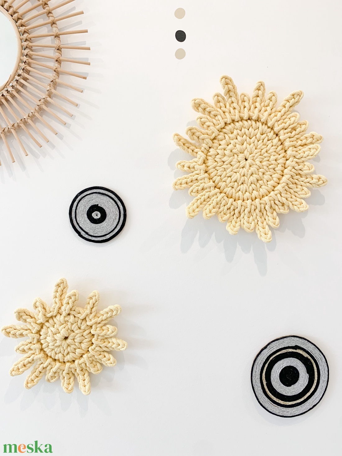 NAPSUGÁR - (kicsi) horgolt akasztható falidísz - otthon & életmód - dekoráció - fali és függő dekoráció - falra akasztható dekor - Meska.hu