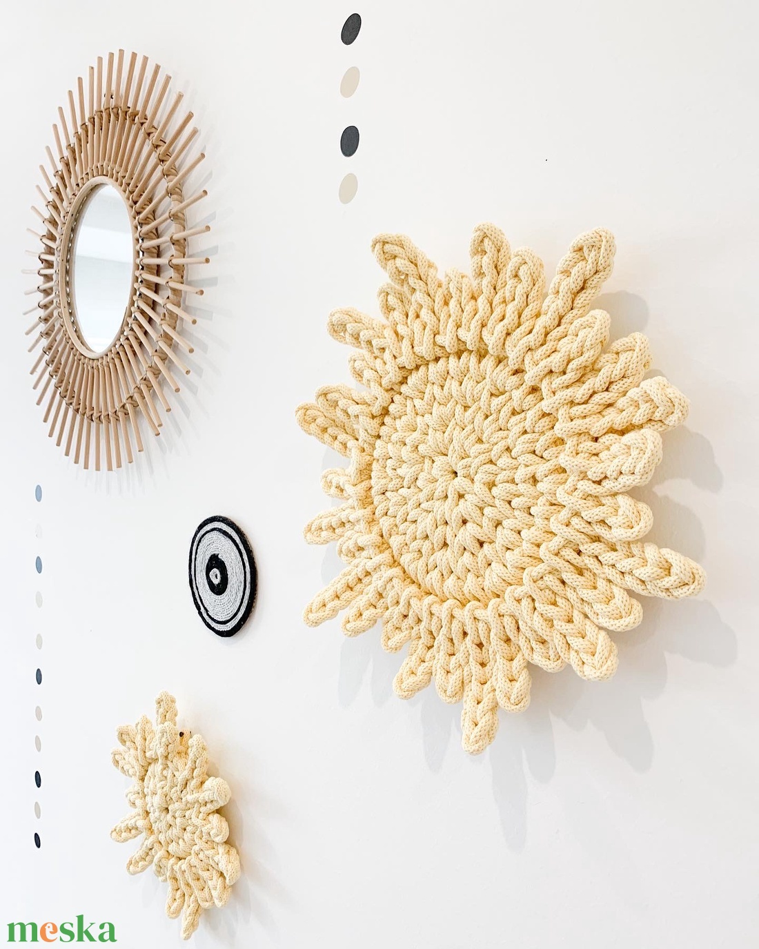 NAPSUGÁR - (kicsi) horgolt akasztható falidísz - otthon & életmód - dekoráció - fali és függő dekoráció - falra akasztható dekor - Meska.hu
