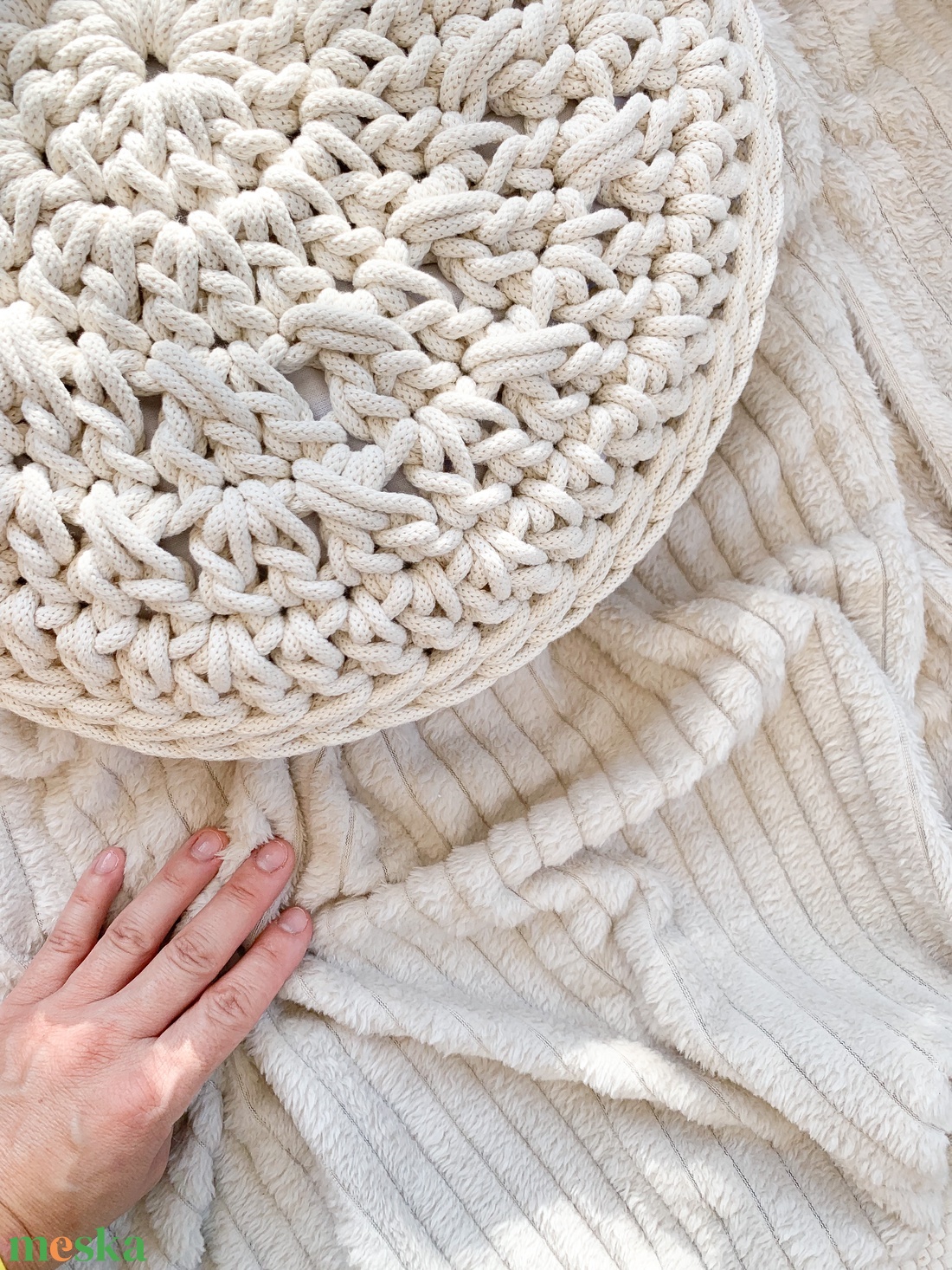 horgolt párna (kör alakú) - otthon & életmód - lakástextil - párna & párnahuzat - Meska.hu