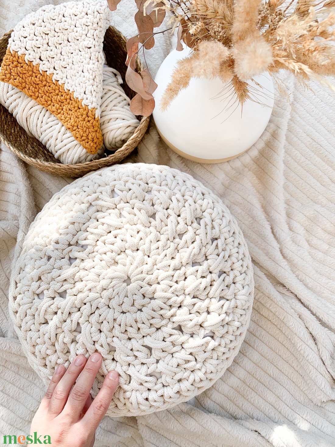 horgolt párna (kör alakú) - otthon & életmód - lakástextil - párna & párnahuzat - Meska.hu