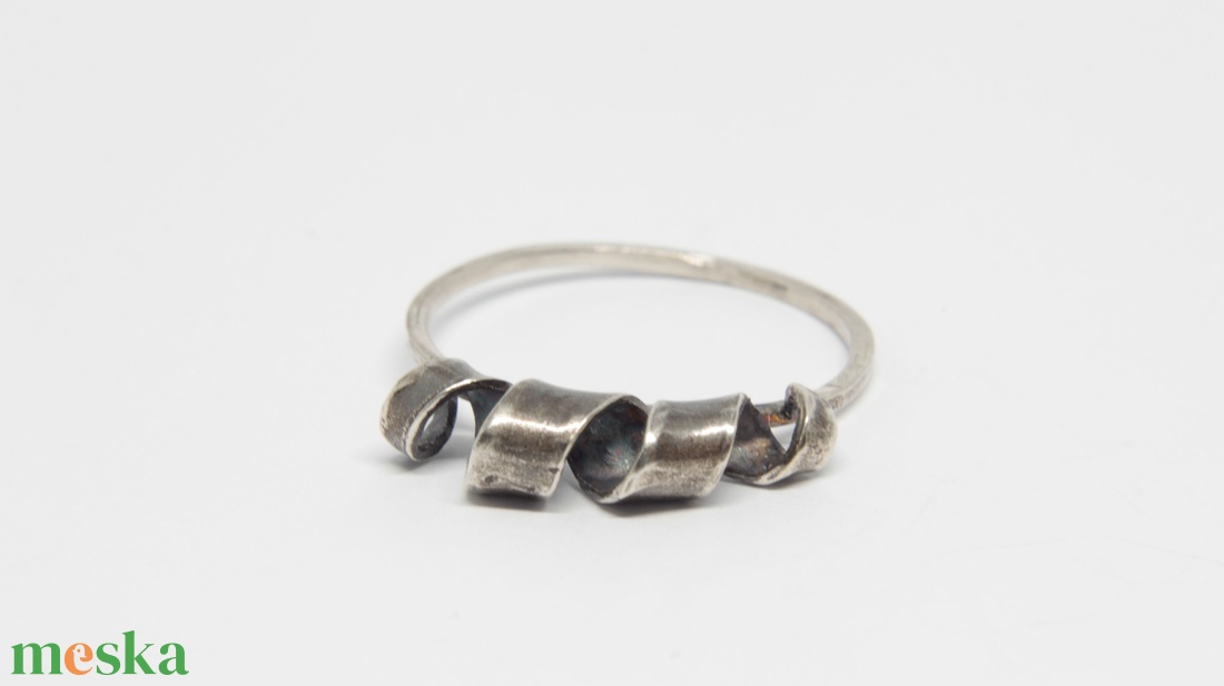 Dizzy Spiral ezüst gyűrű - ékszer - gyűrű - vékony gyűrű - Meska.hu