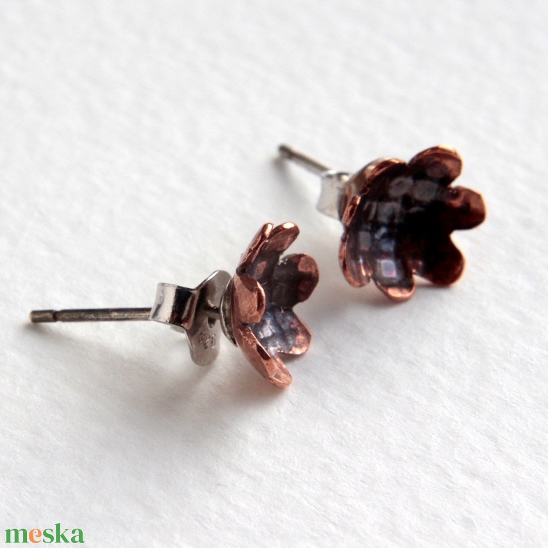 Daisy Rézi - vörösréz fülbevaló ezüst fülbevalóalappal - ékszer - fülbevaló - pötty fülbevaló - Meska.hu