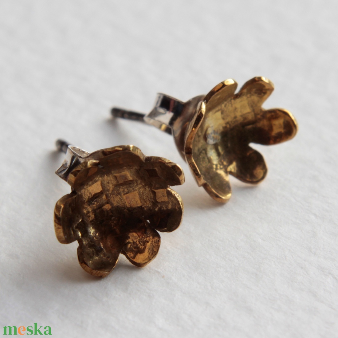 Rezeda - sárgaréz fülbevaló ezüst szerelékkel - ékszer - fülbevaló - pötty fülbevaló - Meska.hu