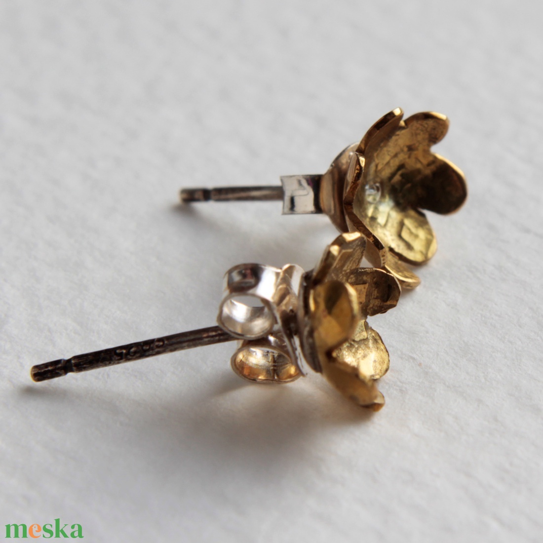 Rezeda - sárgaréz fülbevaló ezüst szerelékkel - ékszer - fülbevaló - pötty fülbevaló - Meska.hu