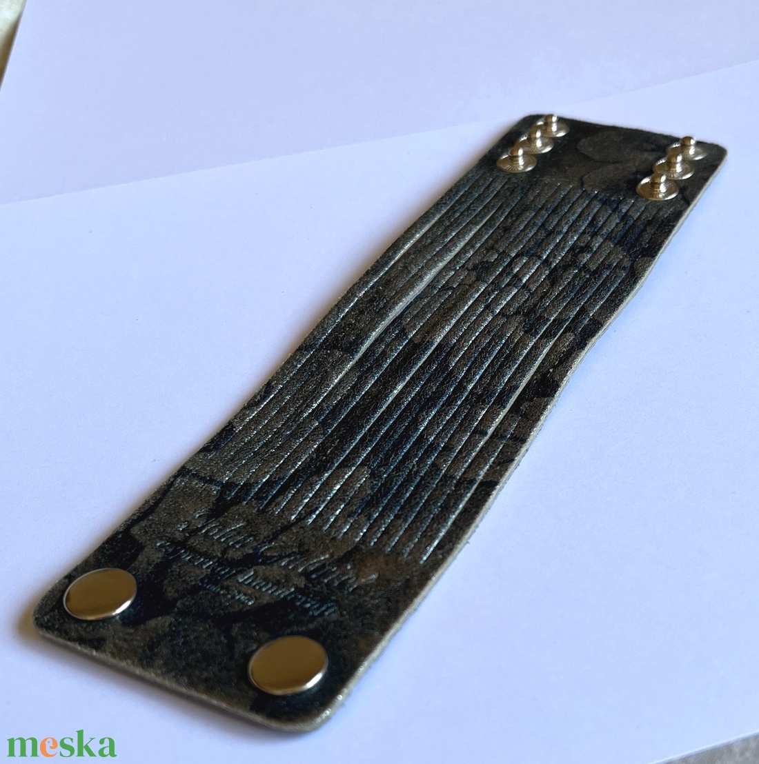 Ezüstös kék bőr karkötő patent zárral - ékszer - karkötő - széles karkötő - Meska.hu Ezüstös kék bőr karkötő patent zárral - ékszer - karkötő - széles karkötő - Meska.hu