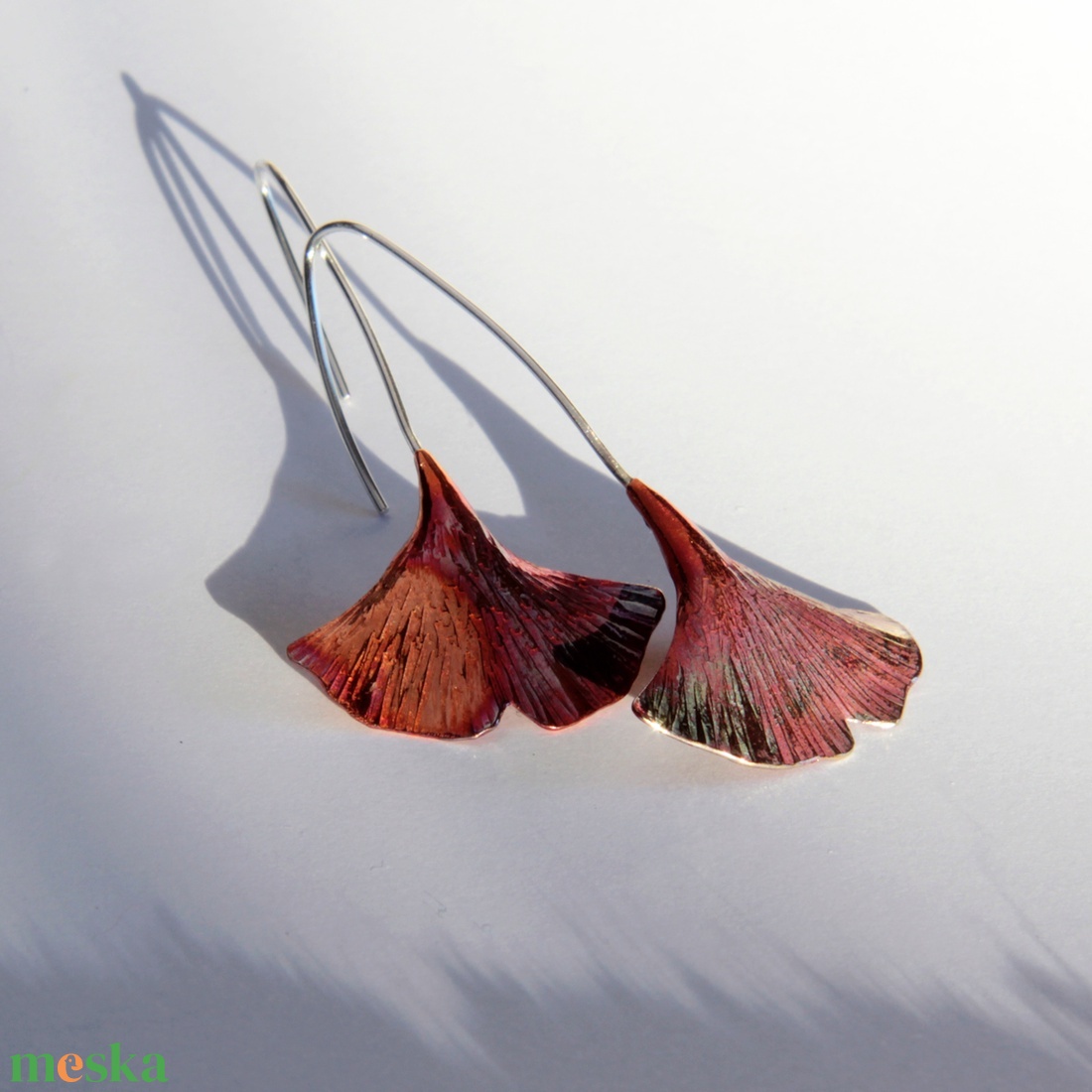 Ginkgo levél fülbevaló vörösrézből ezüst szárral - ékszer - fülbevaló - lógó fülbevaló - Meska.hu