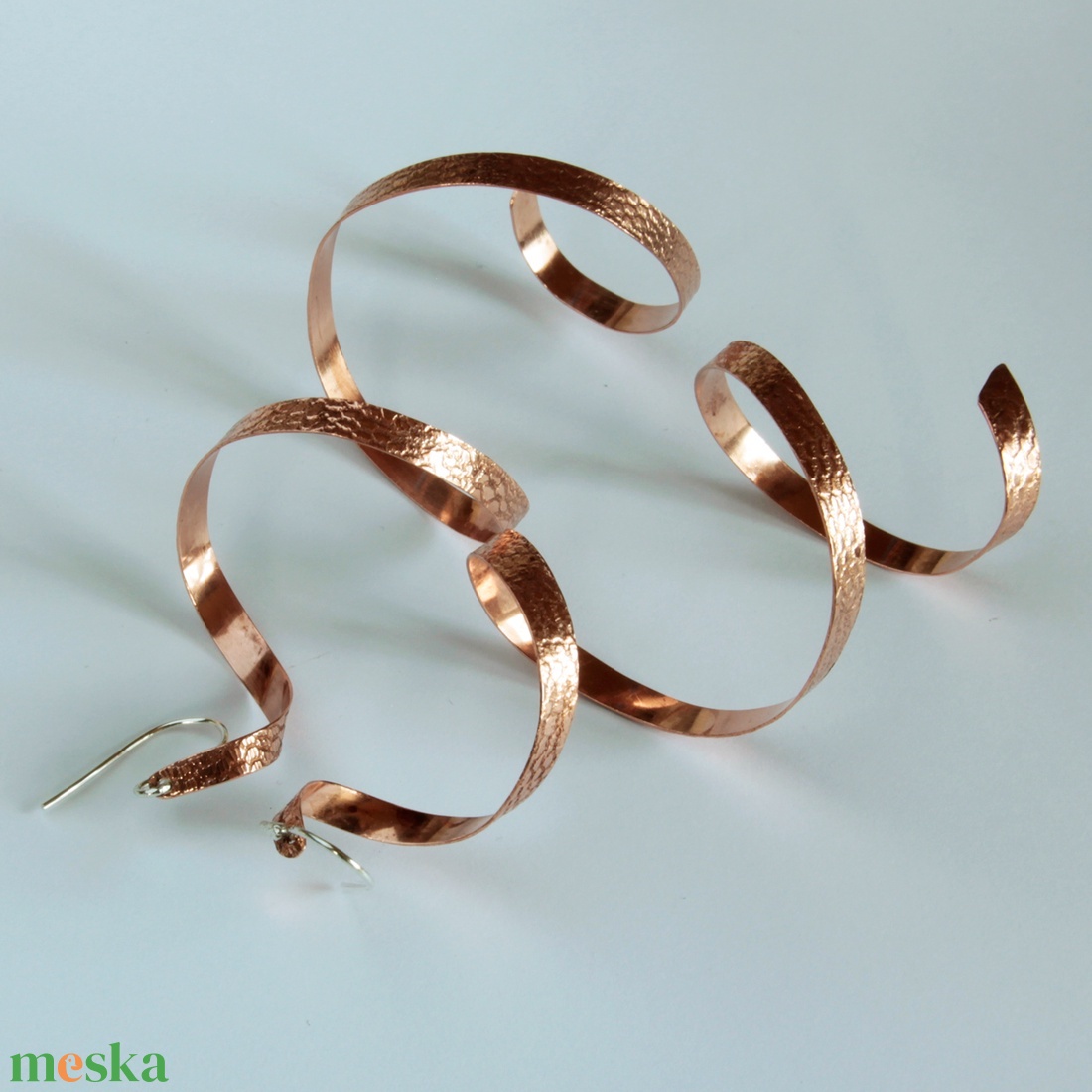 Vörösréz logós szerpentin fülbevaló ezüst szárral - ékszer - fülbevaló - lógó fülbevaló - Meska.hu